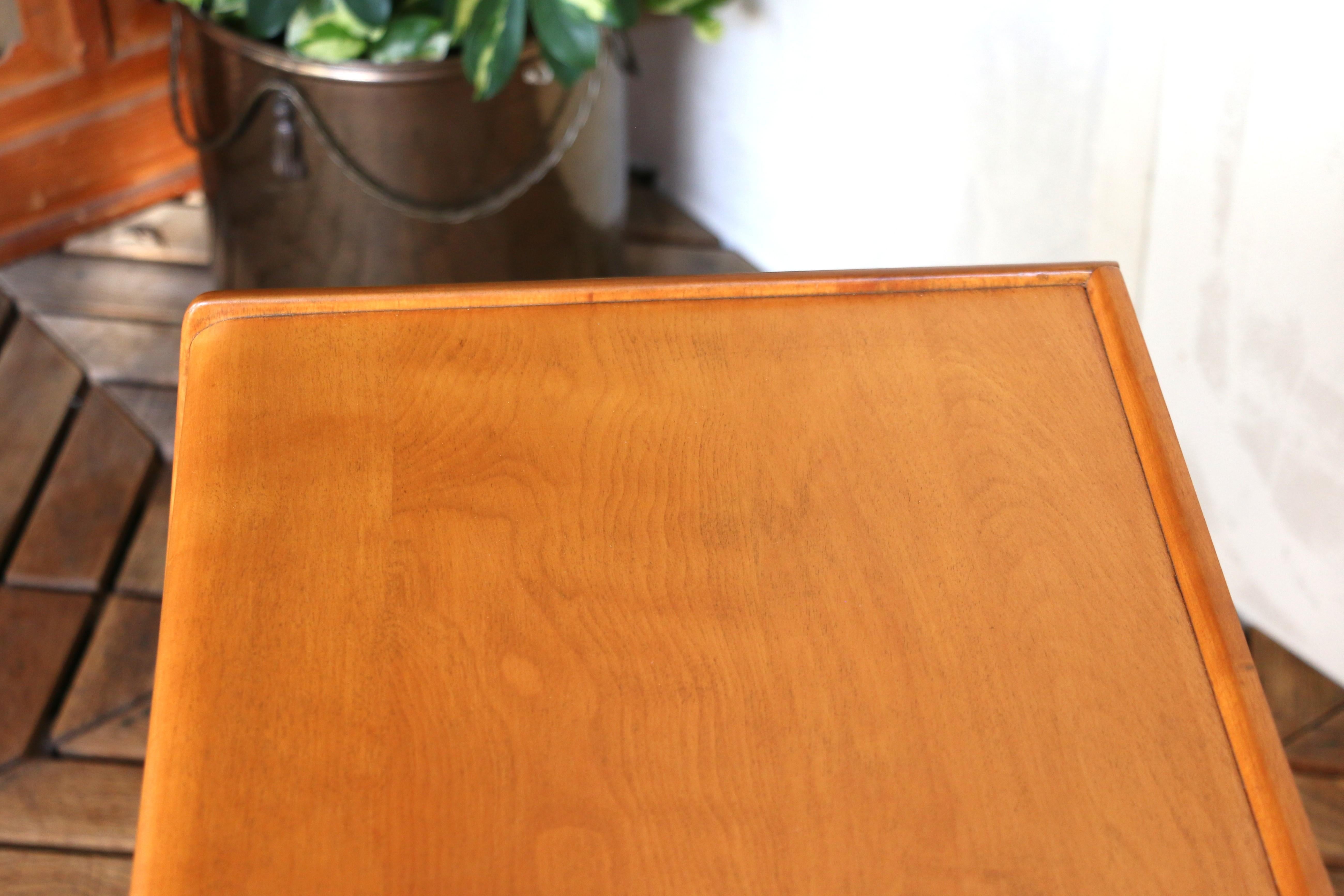 Paire de tables de nuit modernes du milieu du siècle par Heywood Wakefield, Circa 1950s en vente 1
