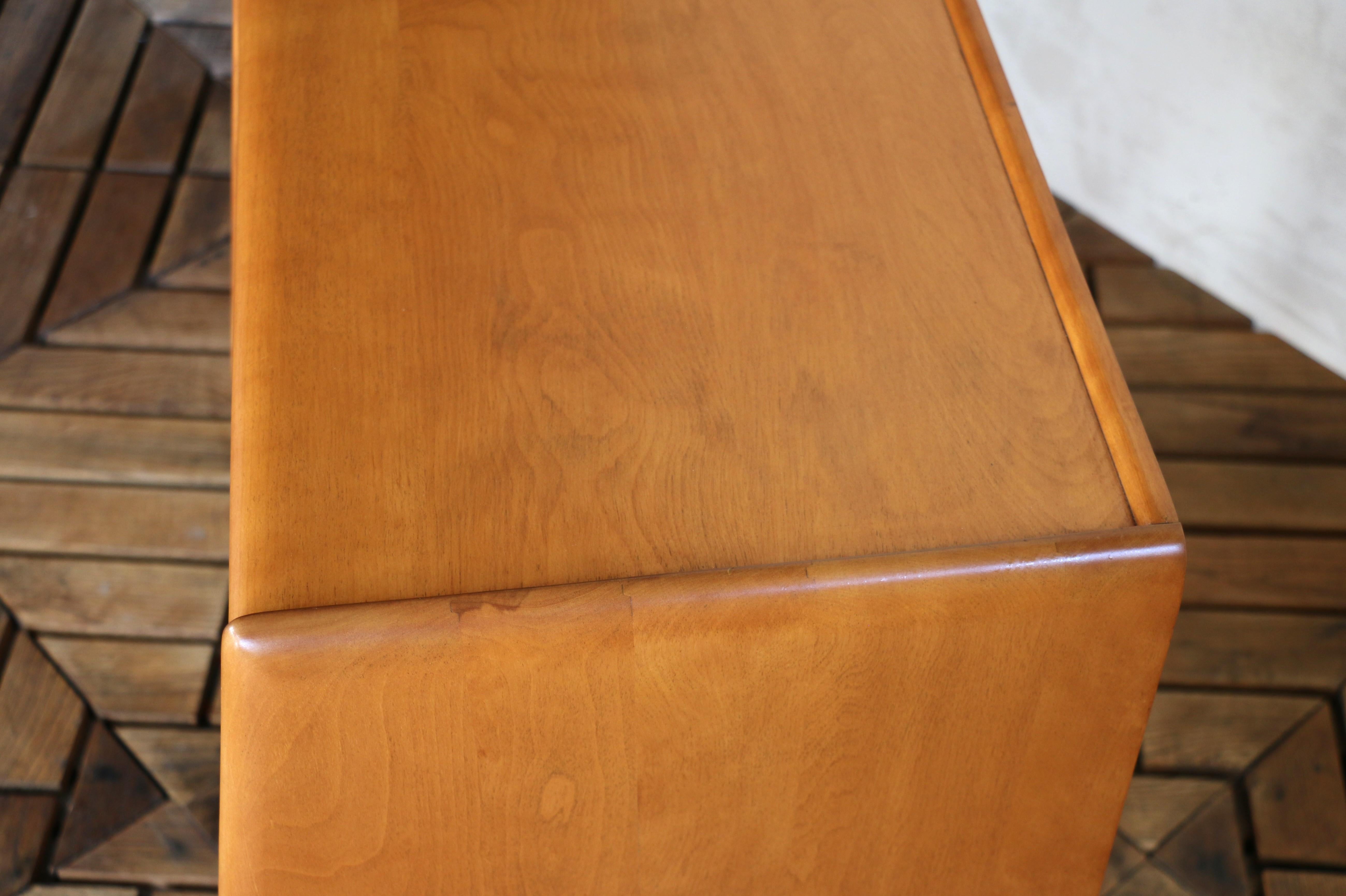 Paire de tables de nuit modernes du milieu du siècle par Heywood Wakefield, Circa 1950s en vente 2
