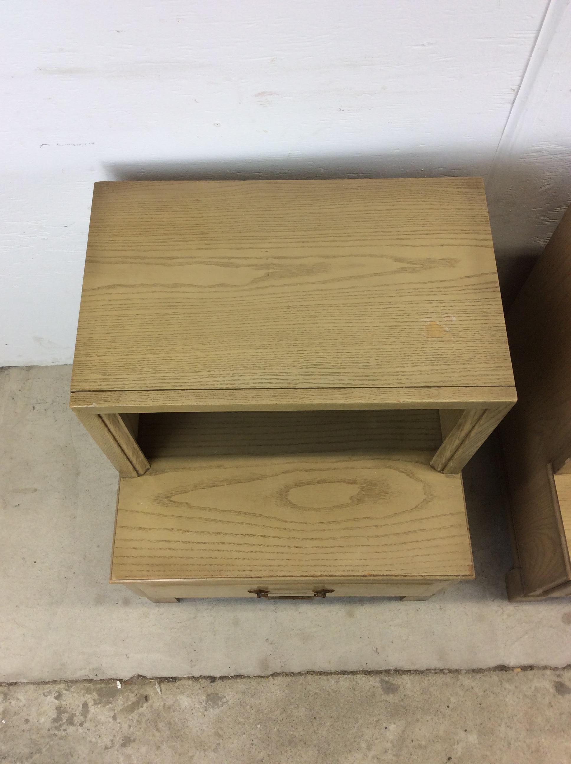 Mid Century Modern Pair of Nightstands with Limed Oak Finish In Good Condition For Sale In Freehold, NJ