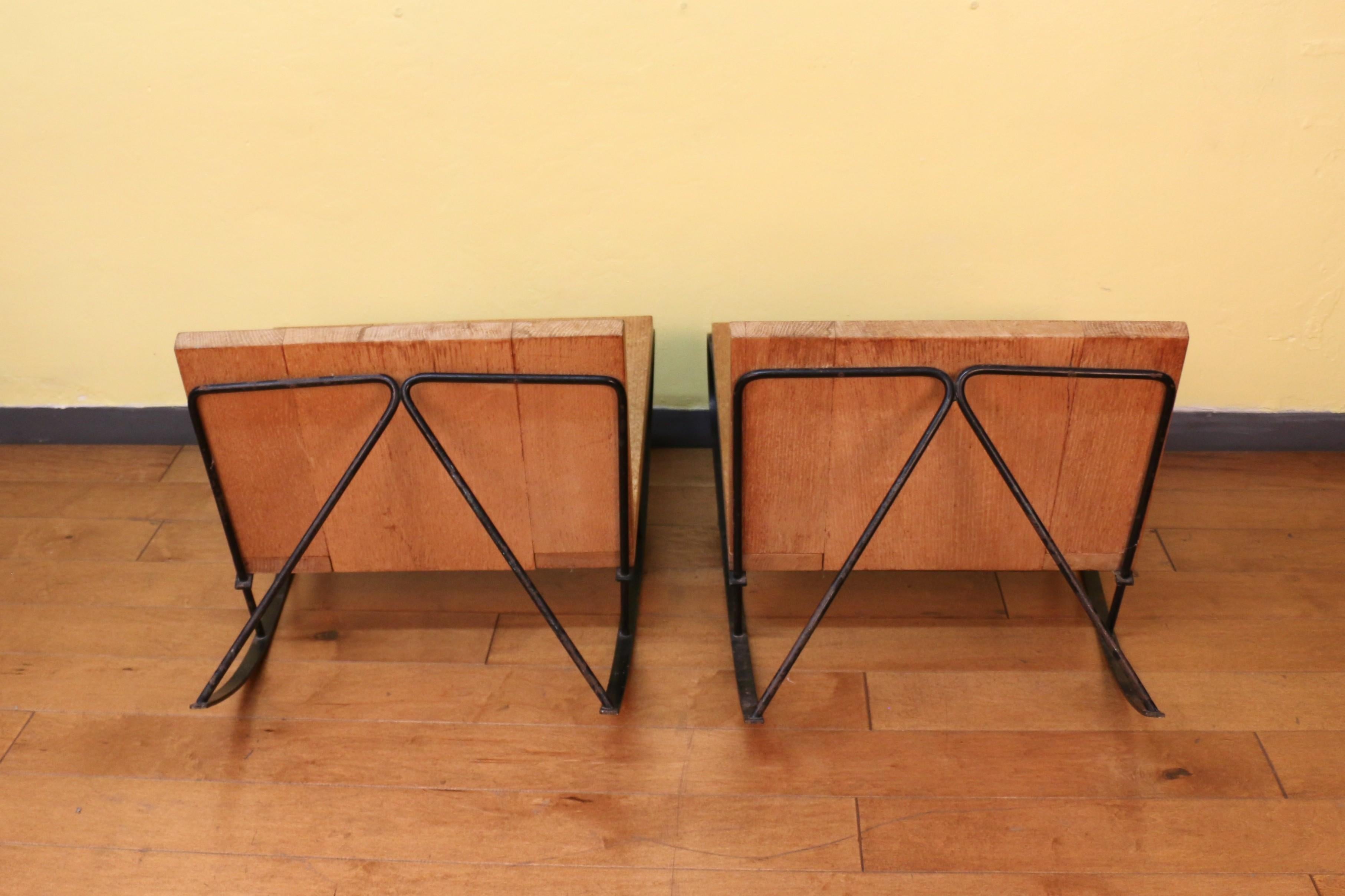 Coppia di sedie a scaffale in Oak e metallo del Mid Century Modern, anni '70 in vendita 3