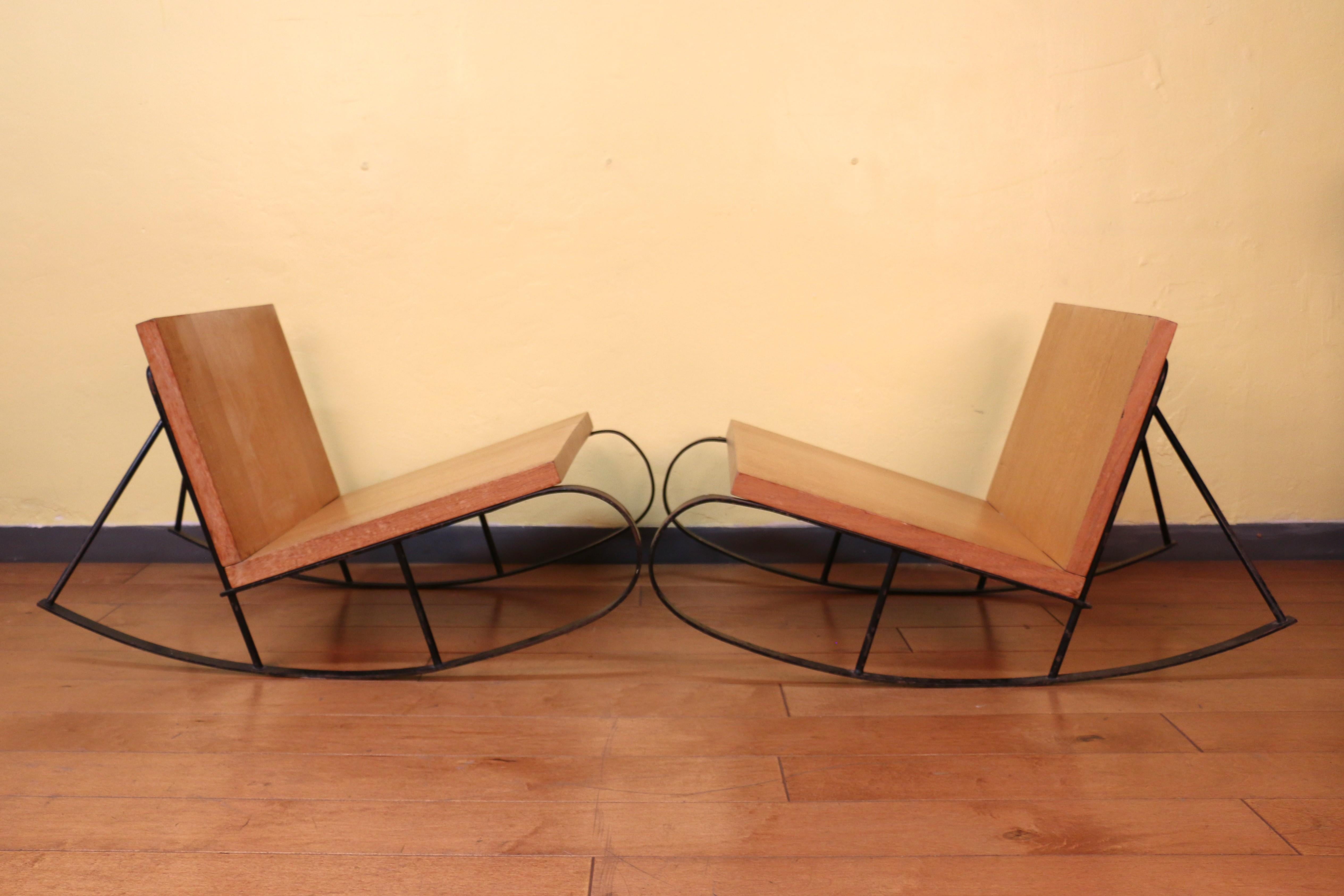 Coppia di sedie a scaffale in Oak e metallo del Mid Century Modern, anni '70 in vendita 7