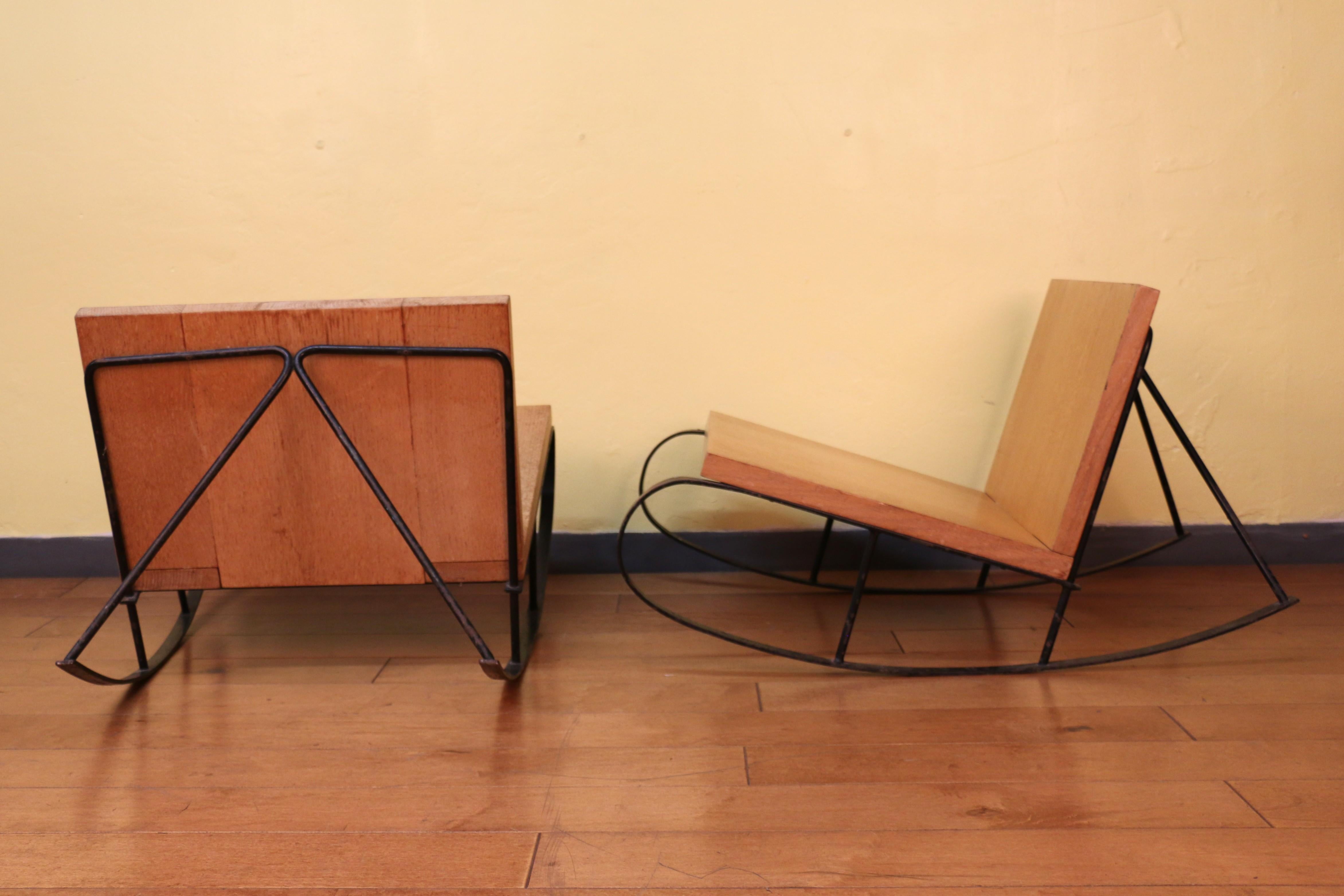 Coppia di sedie a scaffale in Oak e metallo del Mid Century Modern, anni '70 in vendita 2