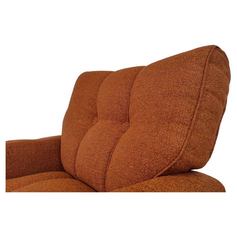 Modernes Paar orangefarbener Sessel aus der Mitte des Jahrhunderts, Italien, 1960er Jahre, neu gepolstert (Stoff) im Angebot