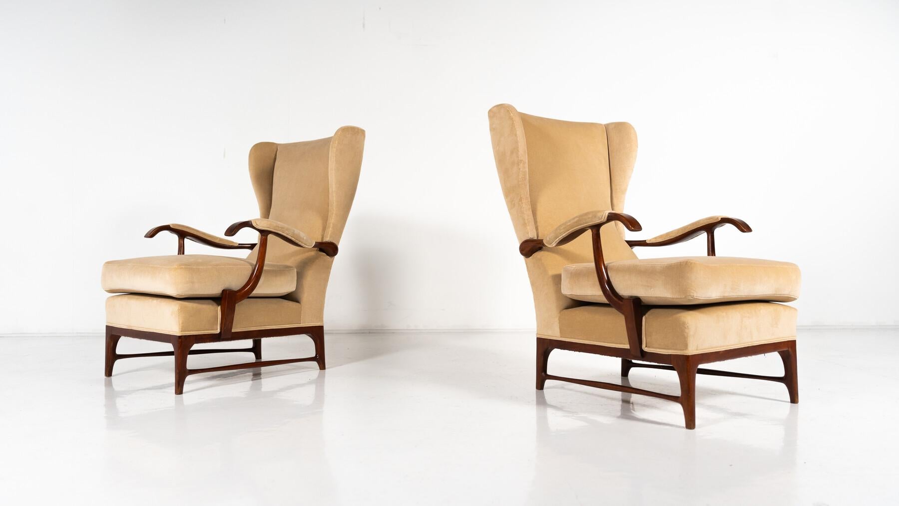 Mid-Century Modern Pair of Paolo Buffa Armchairs, 1950s - New Upholstery For Sale 1