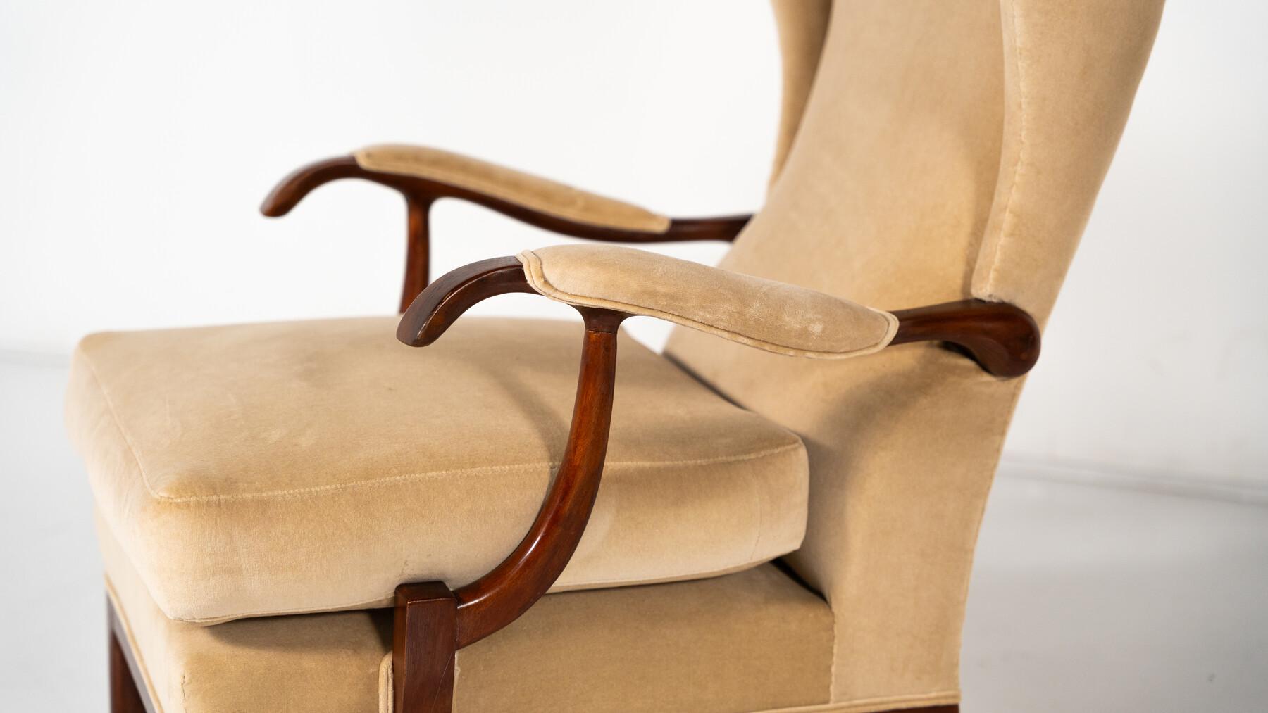 Italian Mid-Century Modern Pair of Paolo Buffa Armchairs, 1950s - New Upholstery For Sale