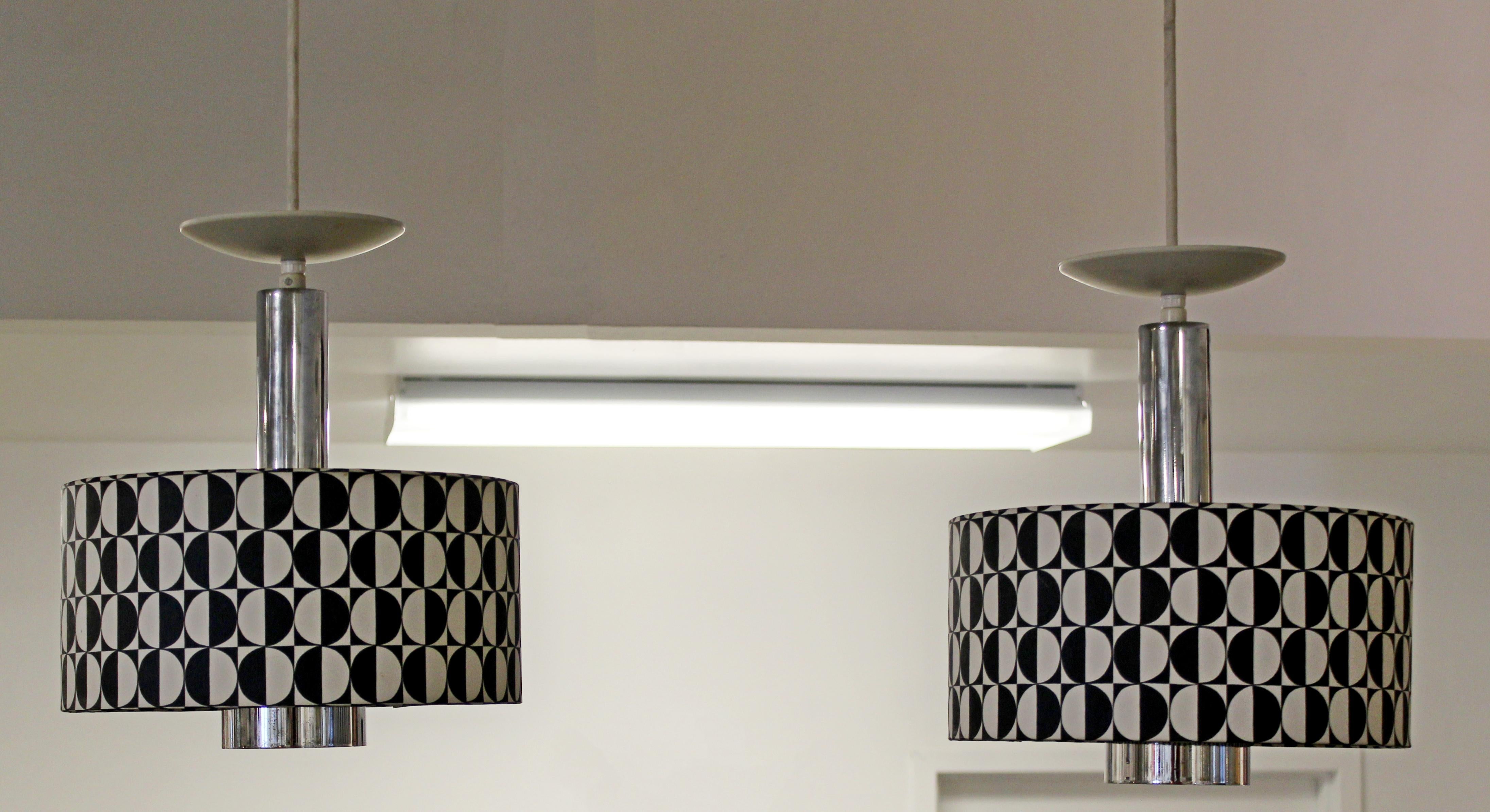 Mid-Century Modern Pair of Rare Italian Lightolier Pendant Light Fixtures, 1960s 5