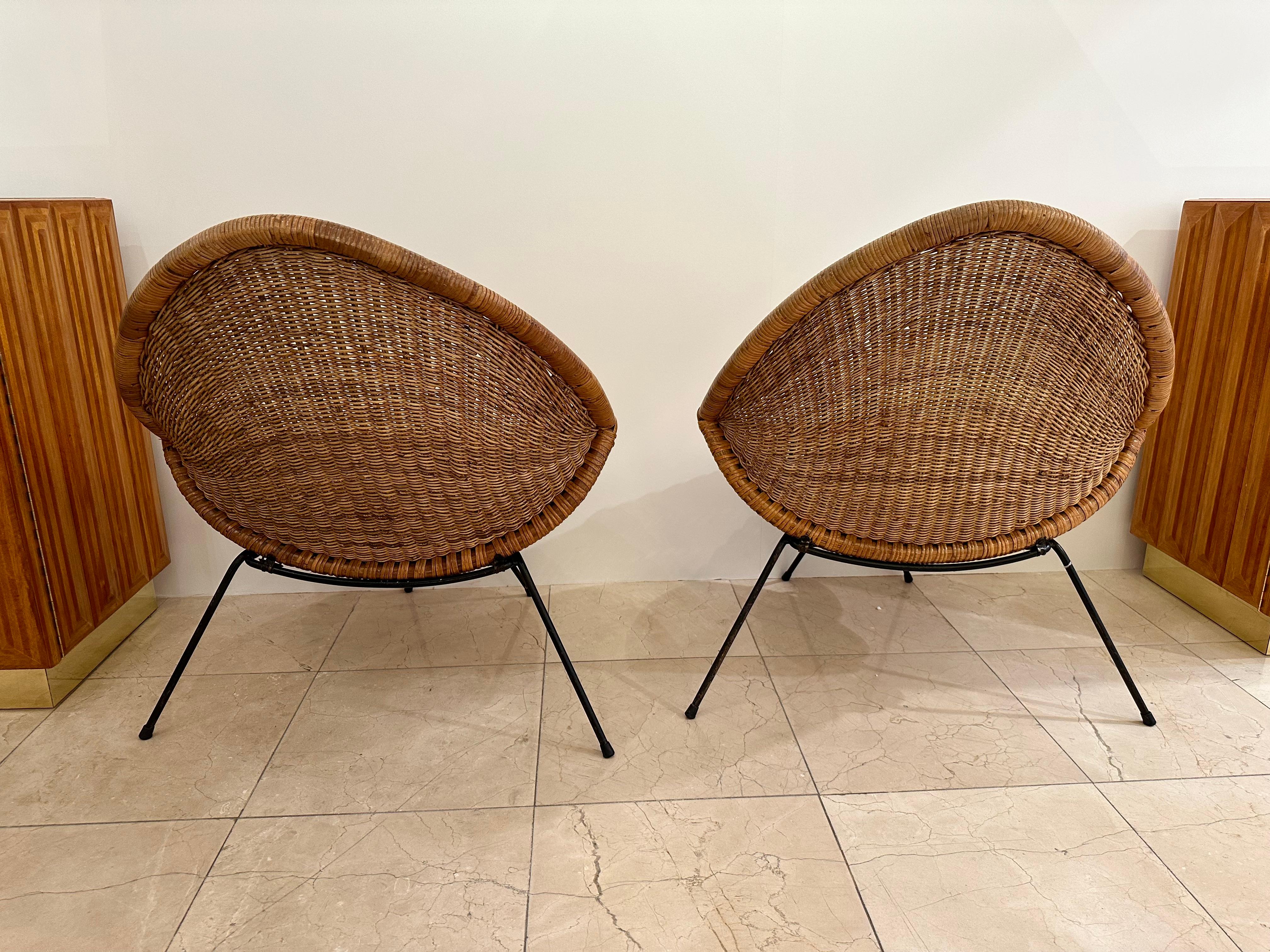 Métal Paire de fauteuils en rotin de style mi-siècle moderne par Roberto Mango. Italie, années 1950 en vente