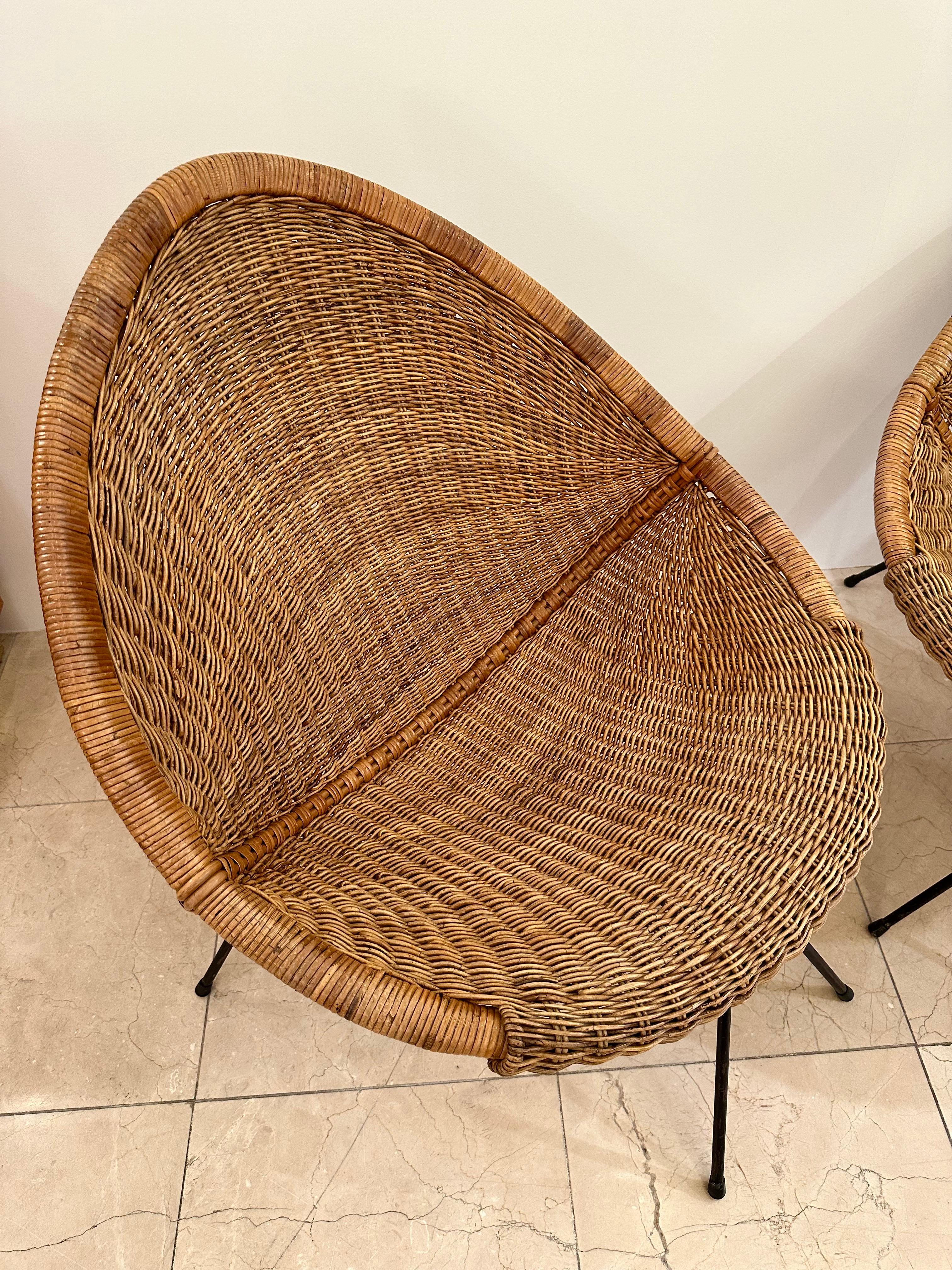 Paire de fauteuils en rotin de style mi-siècle moderne par Roberto Mango. Italie, années 1950 en vente 1