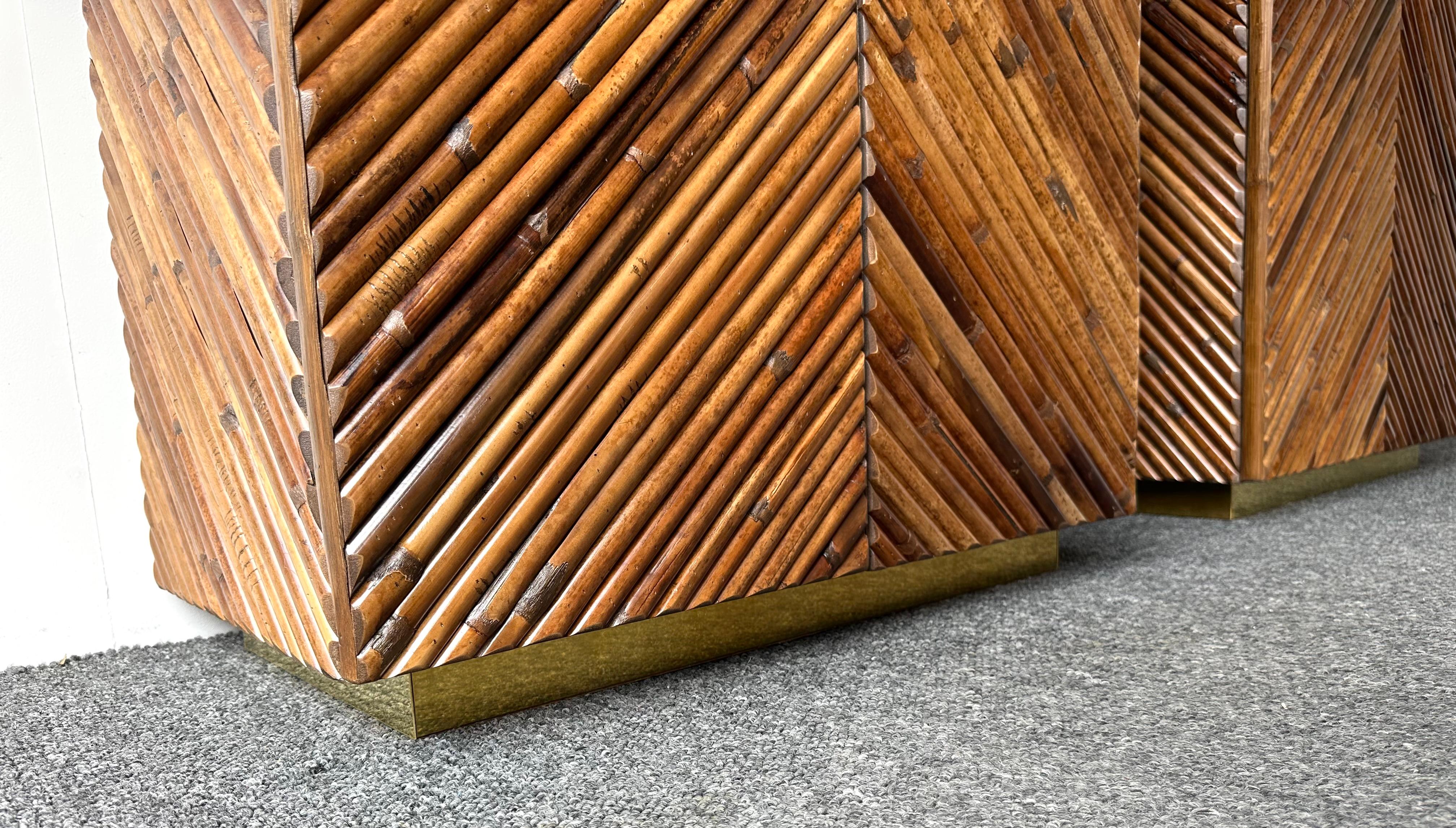 Mid-Century Modern Pair of Rattan Malacca Brass Cupboards Cabinets. Italy, 1980s en venta 3