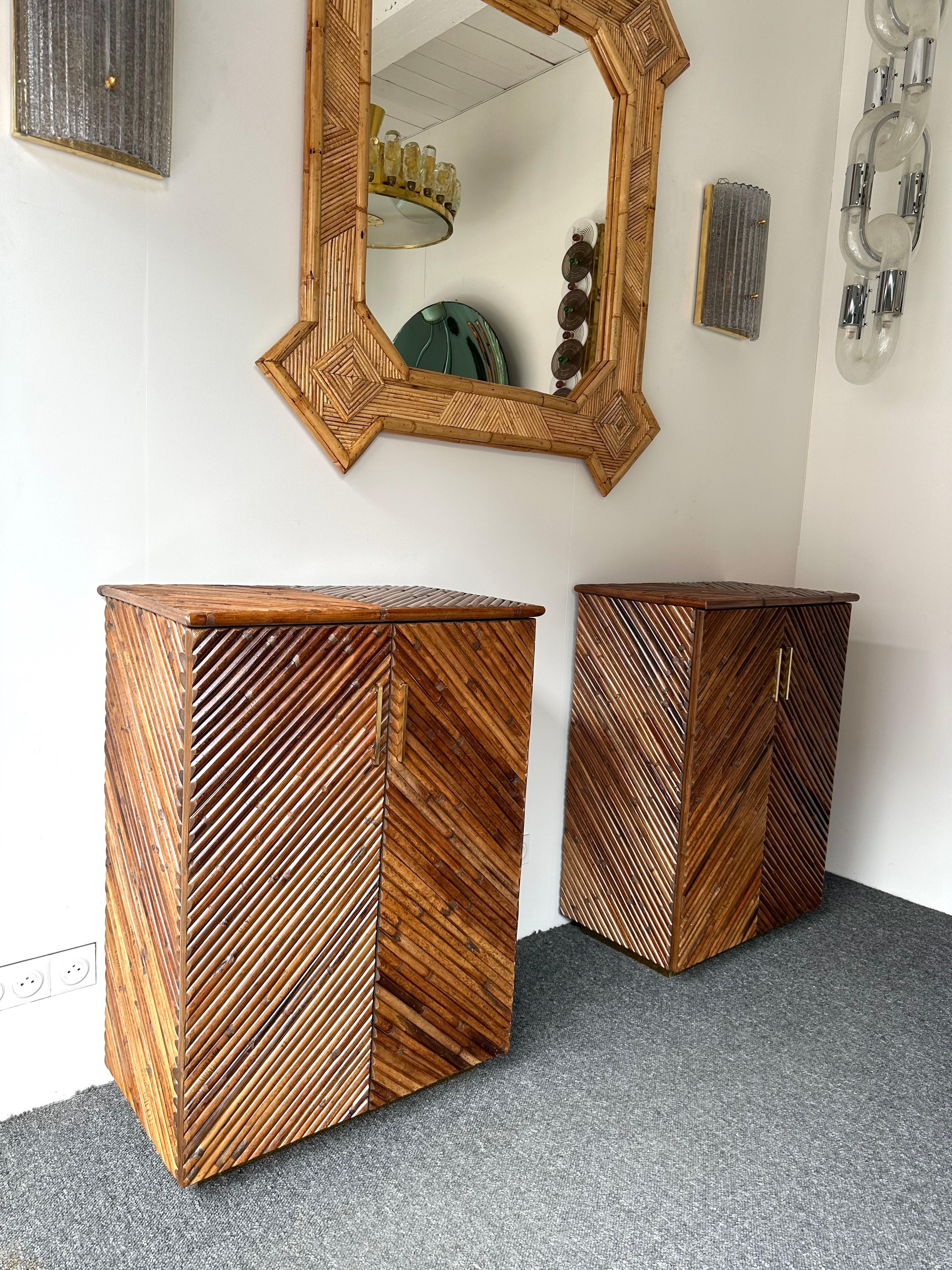 Mid-Century Modern Pair of Rattan Malacca Brass Cupboards Cabinets. Italy, 1980s en venta 4