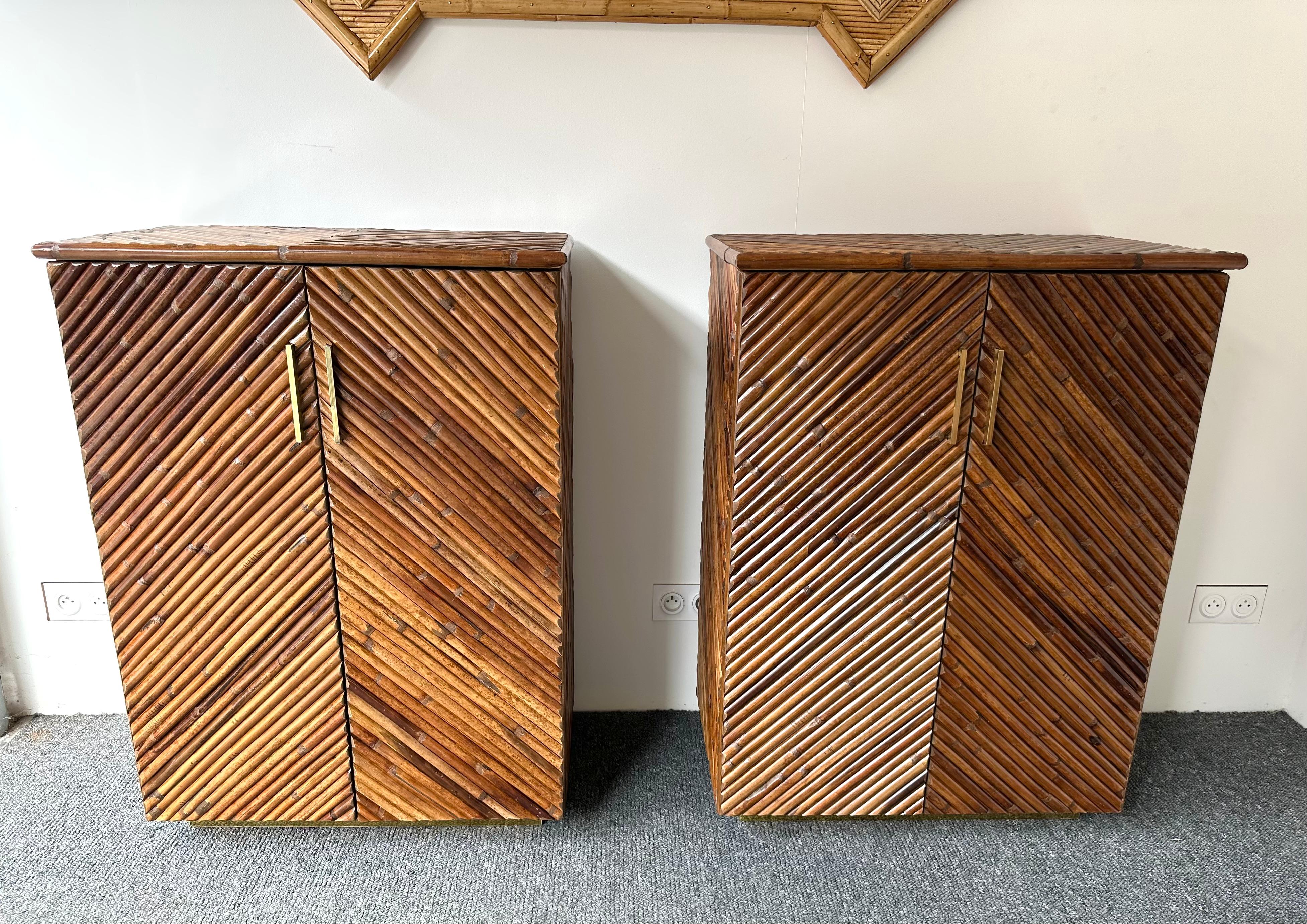 Mid-Century Modern Pair of Rattan Malacca Brass Cupboards Cabinets. Italy, 1980s en venta 6