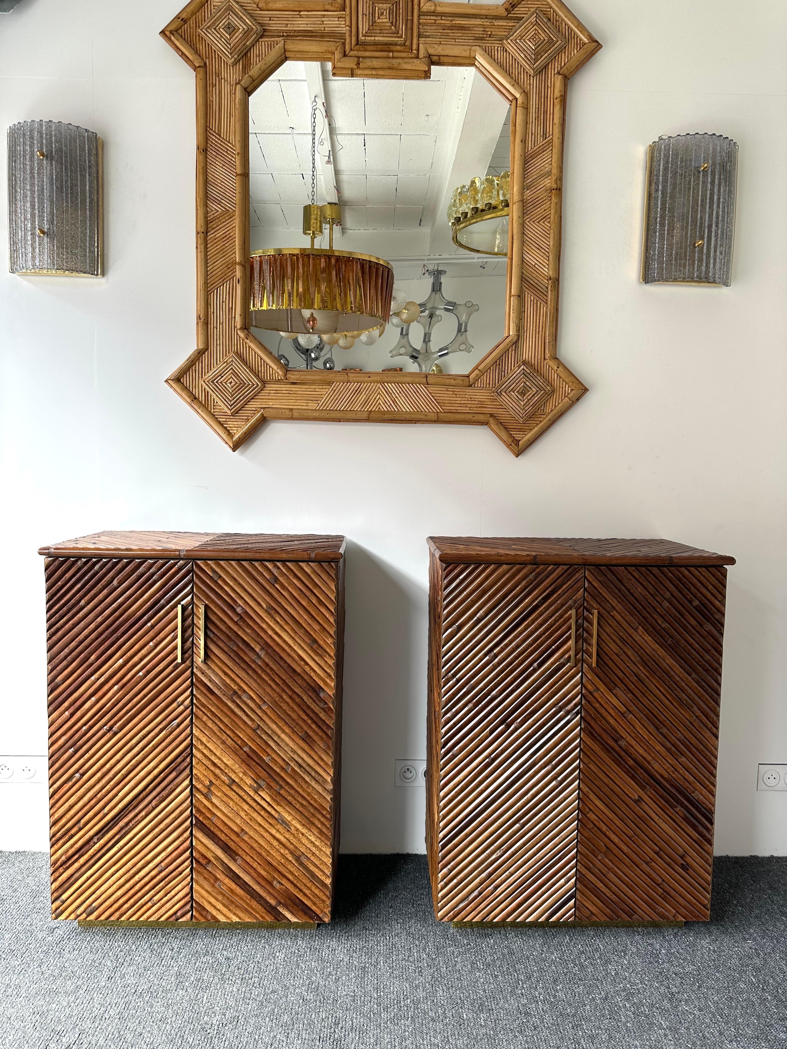 Mid-Century Modern Pair of Rattan Malacca Brass Cupboards Cabinets. Italy, 1980s Madera en venta