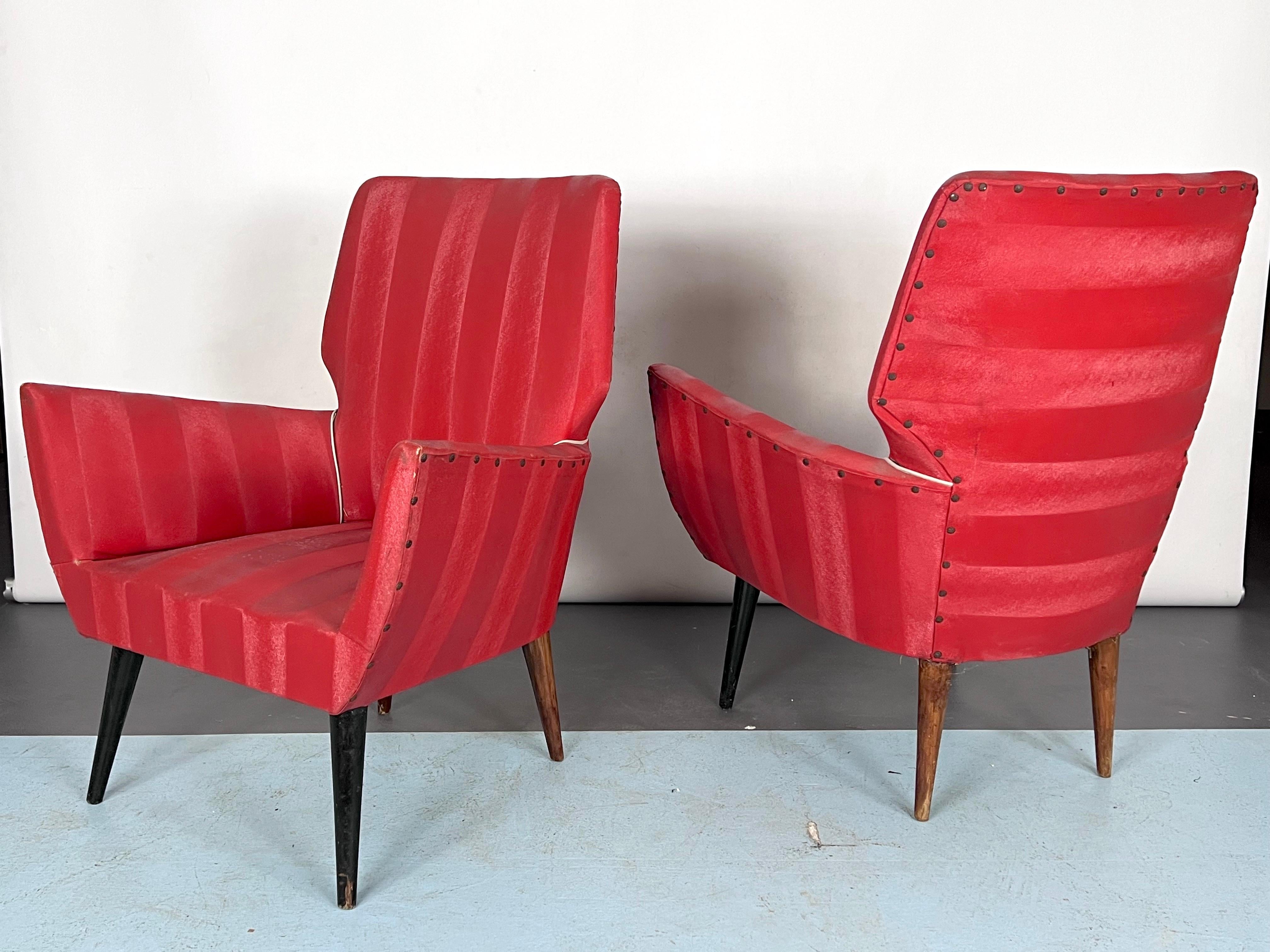 Mid-Century Modern Pair of red armchairs. Italy 1950s For Sale 4