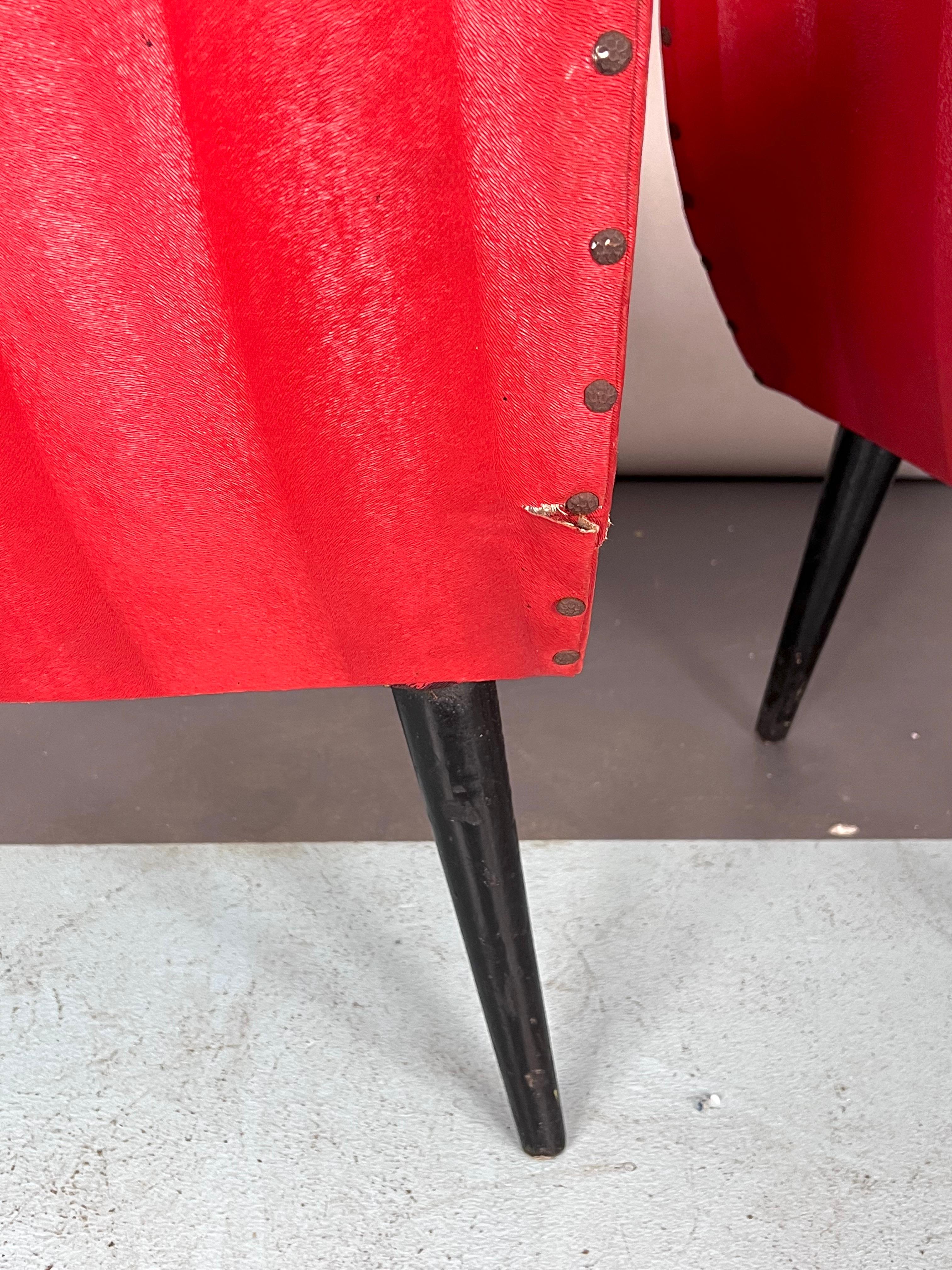 Mid-Century Modern Coppia di poltrone rosse. Italia anni '50 in vendita 4