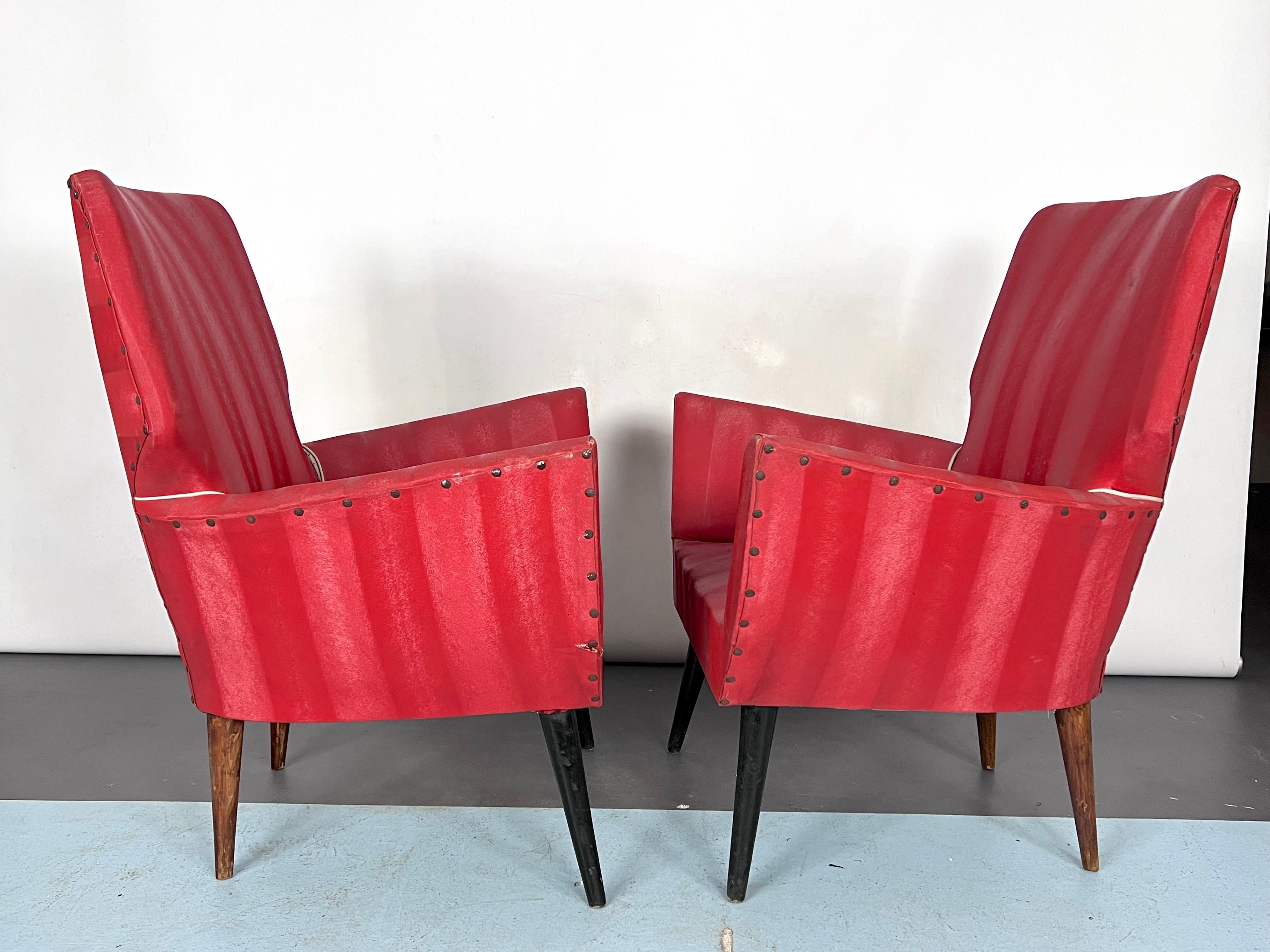Mid-Century Modern Pair of red armchairs. Italy 1950s In Good Condition For Sale In Catania, CT