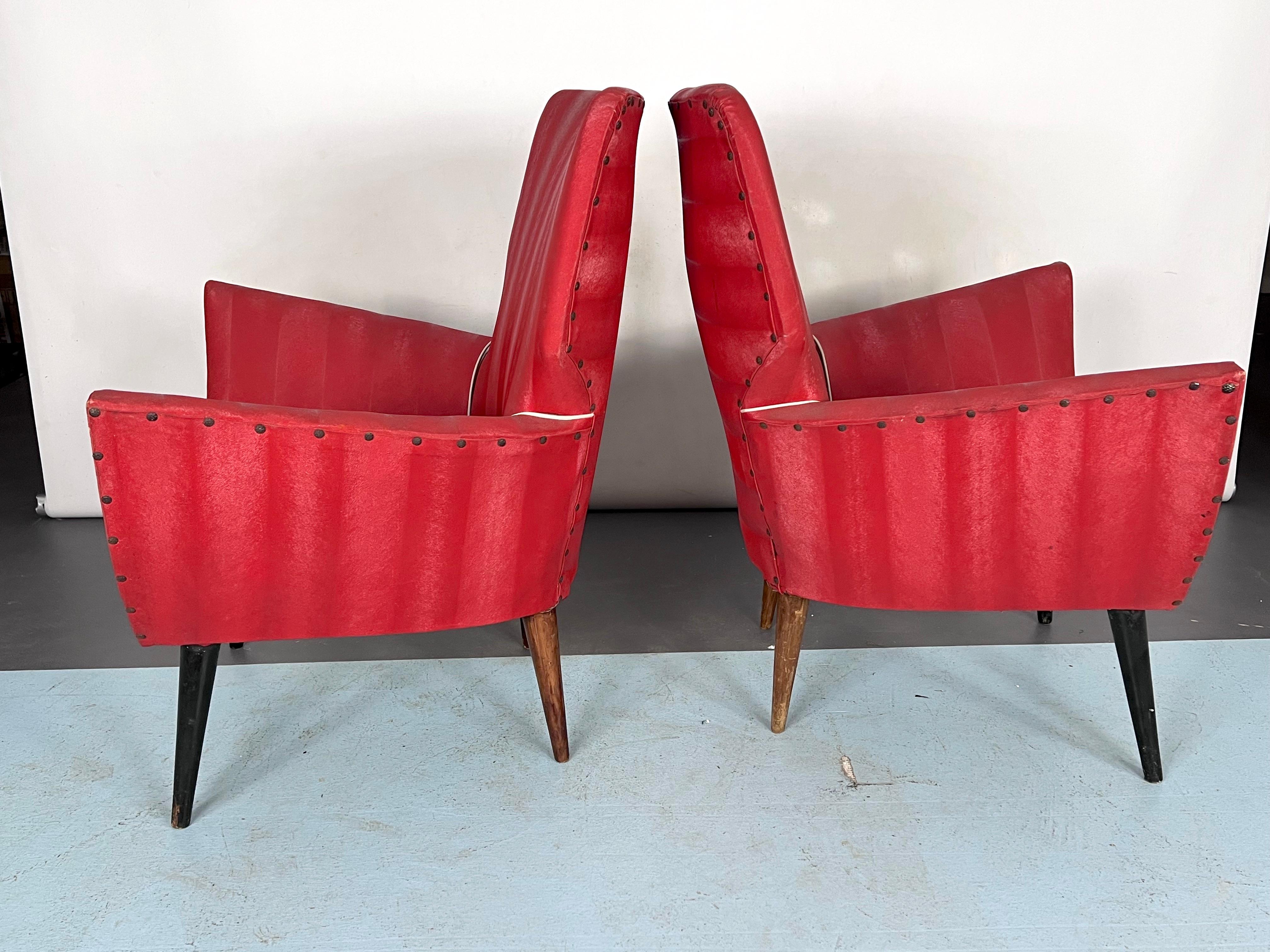 Mid-Century Modern Pair of red armchairs. Italy 1950s For Sale 1