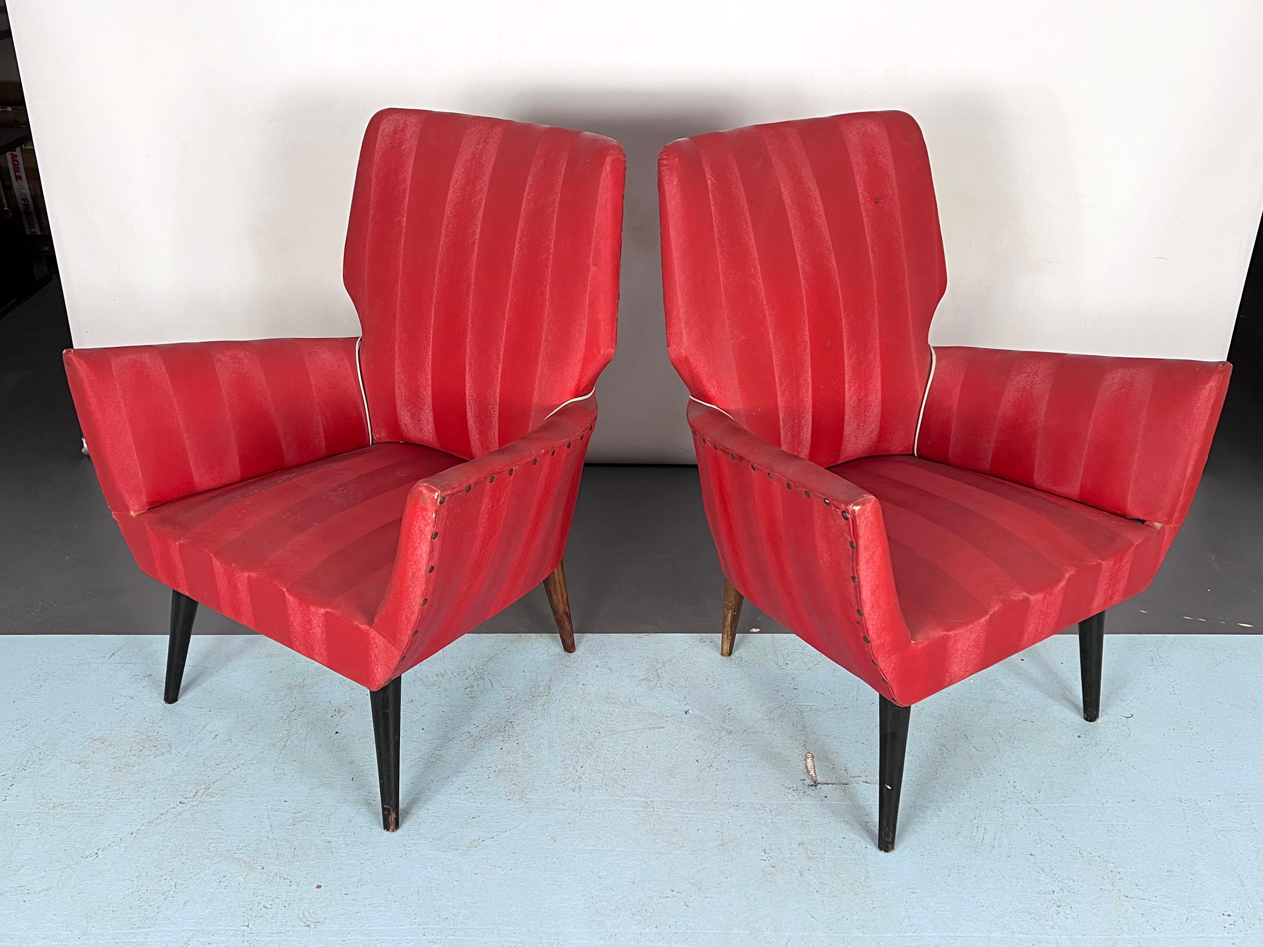 Mid-Century Modern Pair of red armchairs. Italy 1950s For Sale 2