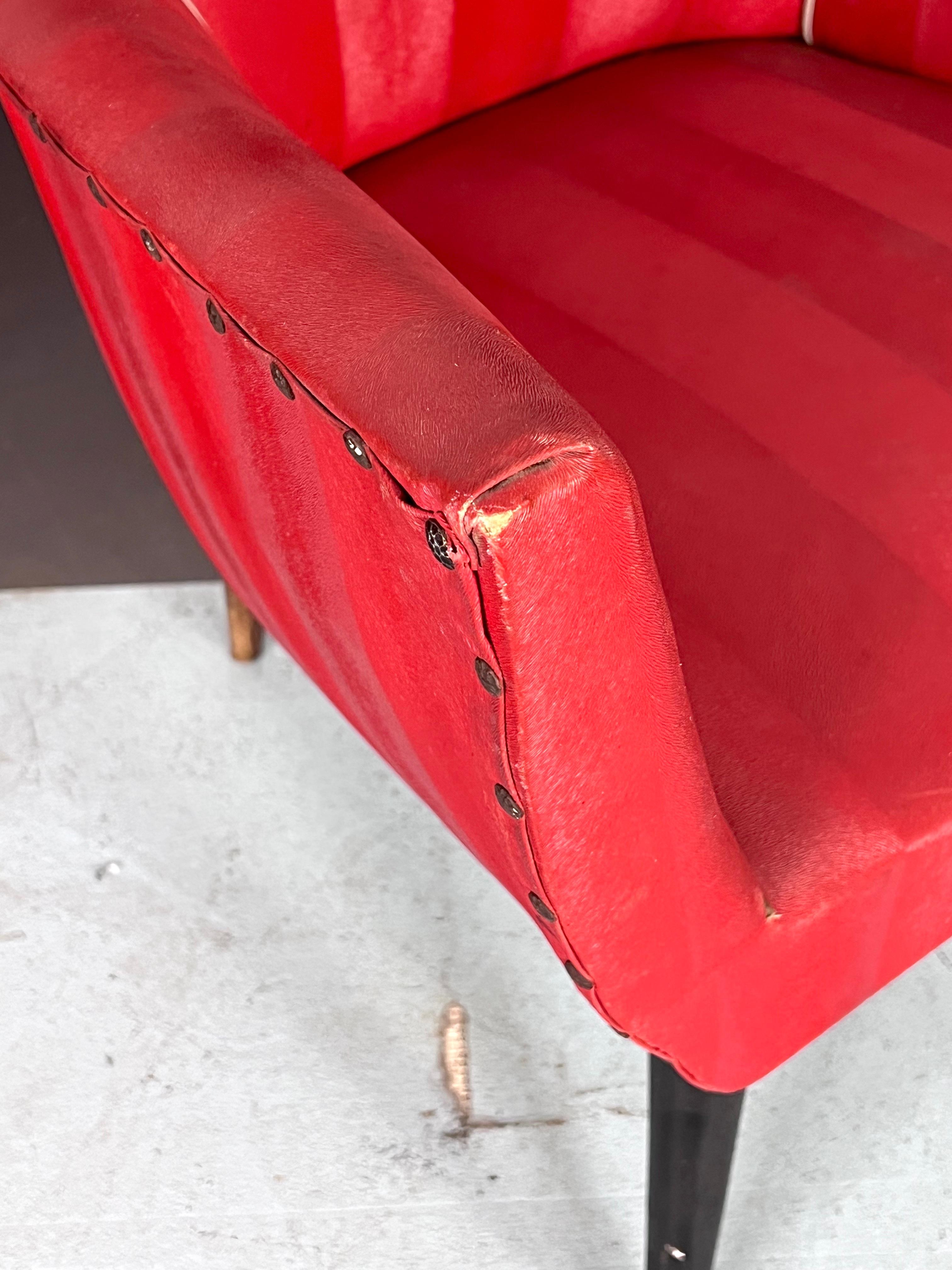 Mid-Century Modern Pair of red armchairs. Italy 1950s For Sale 3