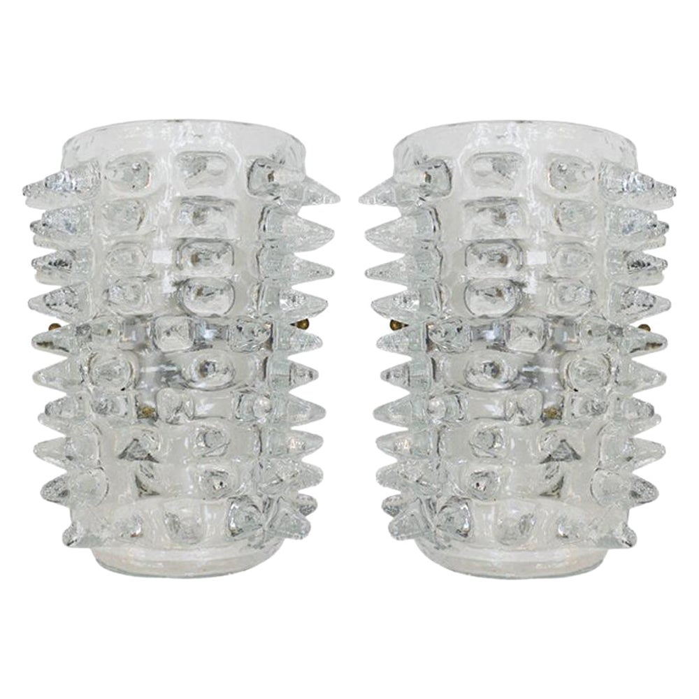 Pareja de apliques italianos de latón y cristal de Murano Rostrati de mediados del siglo XX
