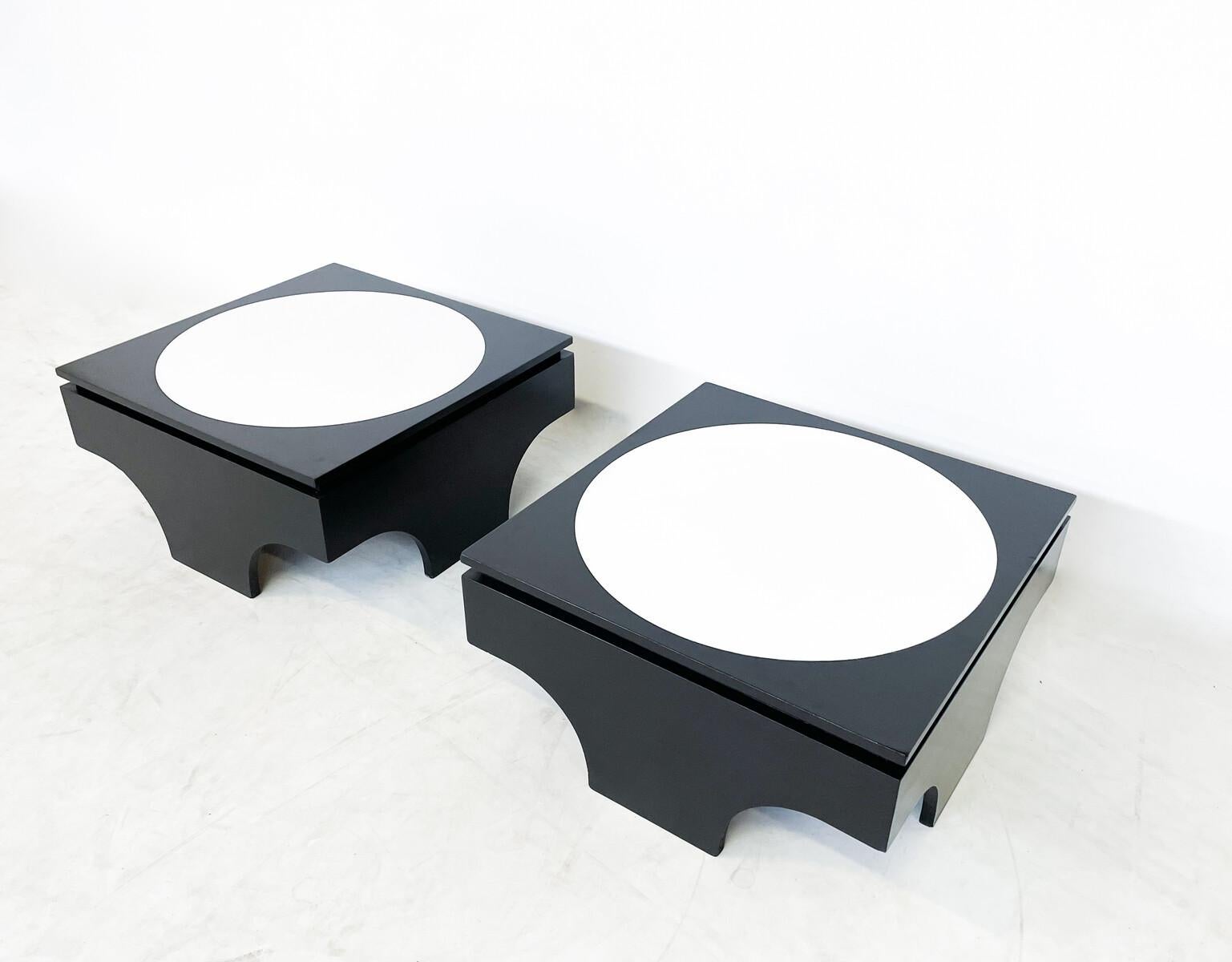 Mid-Century Modern Pair of Side Tables attributed to Emiel Veranneman, Belgium In Good Condition For Sale In Brussels, BE