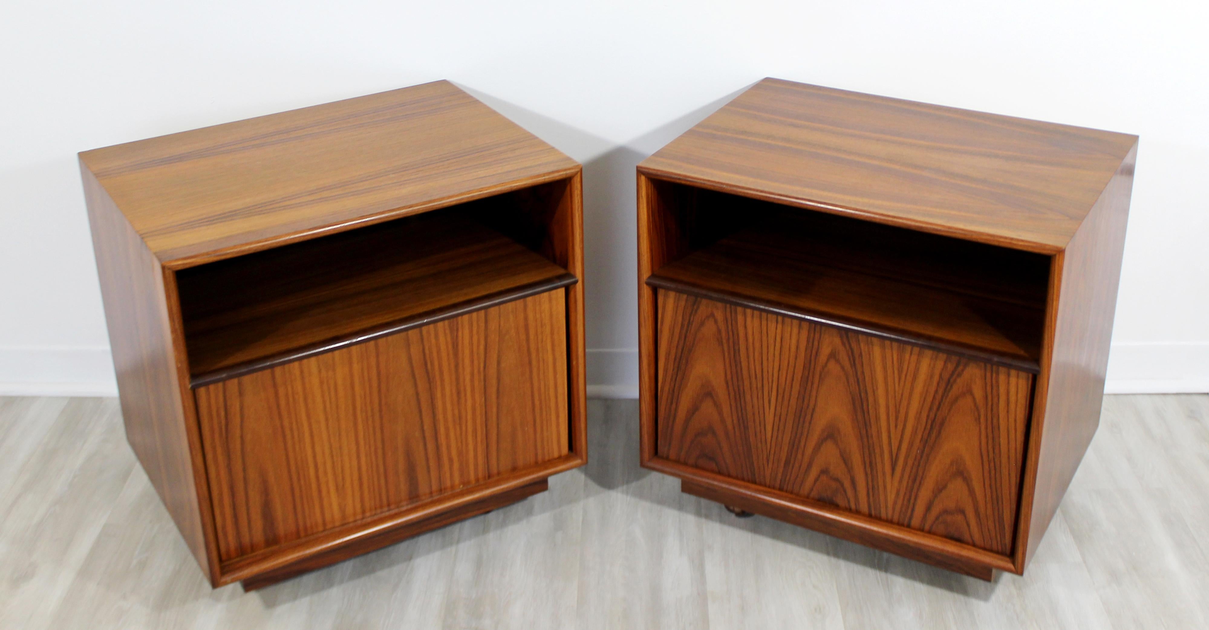 Mid-Century Modern Pair of Single Shelf Rosewood Nightstands, 1960s 1