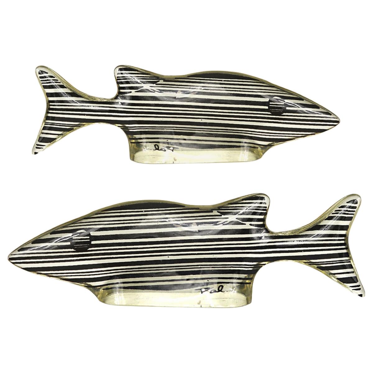 Paire de petits poissons en lucite de style moderne du milieu du siècle dernier, fabriqués par Abraham Palatnik