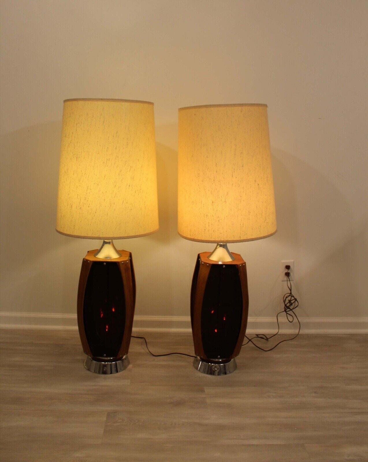 Mid-Century Modern Pair of Smoked Glass & Wood 1970s Lamps For Sale 7
