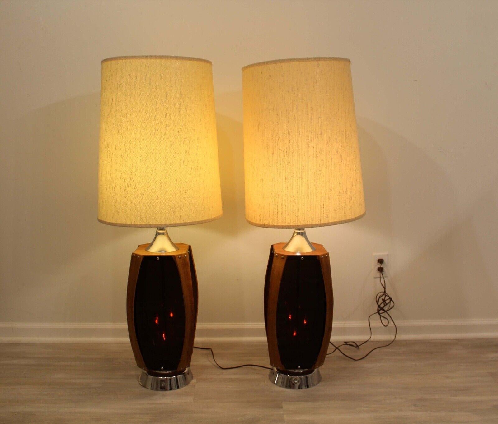 Mid-Century Modern Pair of Smoked Glass & Wood 1970s Lamps For Sale 8
