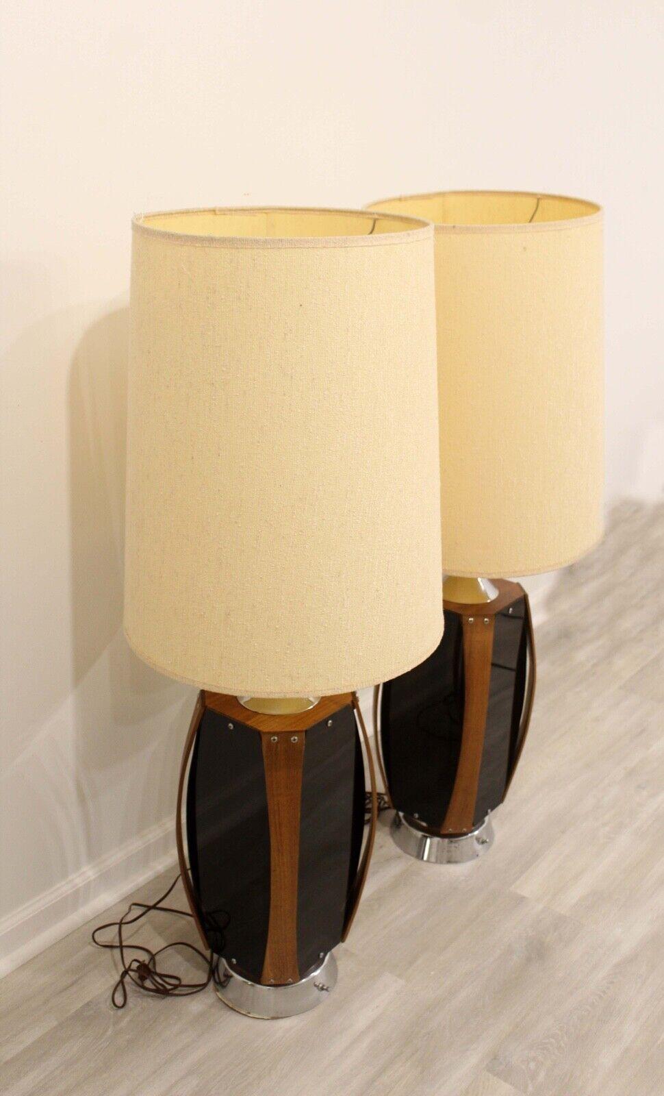 Mid-Century Modern Pair of Smoked Glass & Wood 1970s Lamps In Good Condition For Sale In Keego Harbor, MI