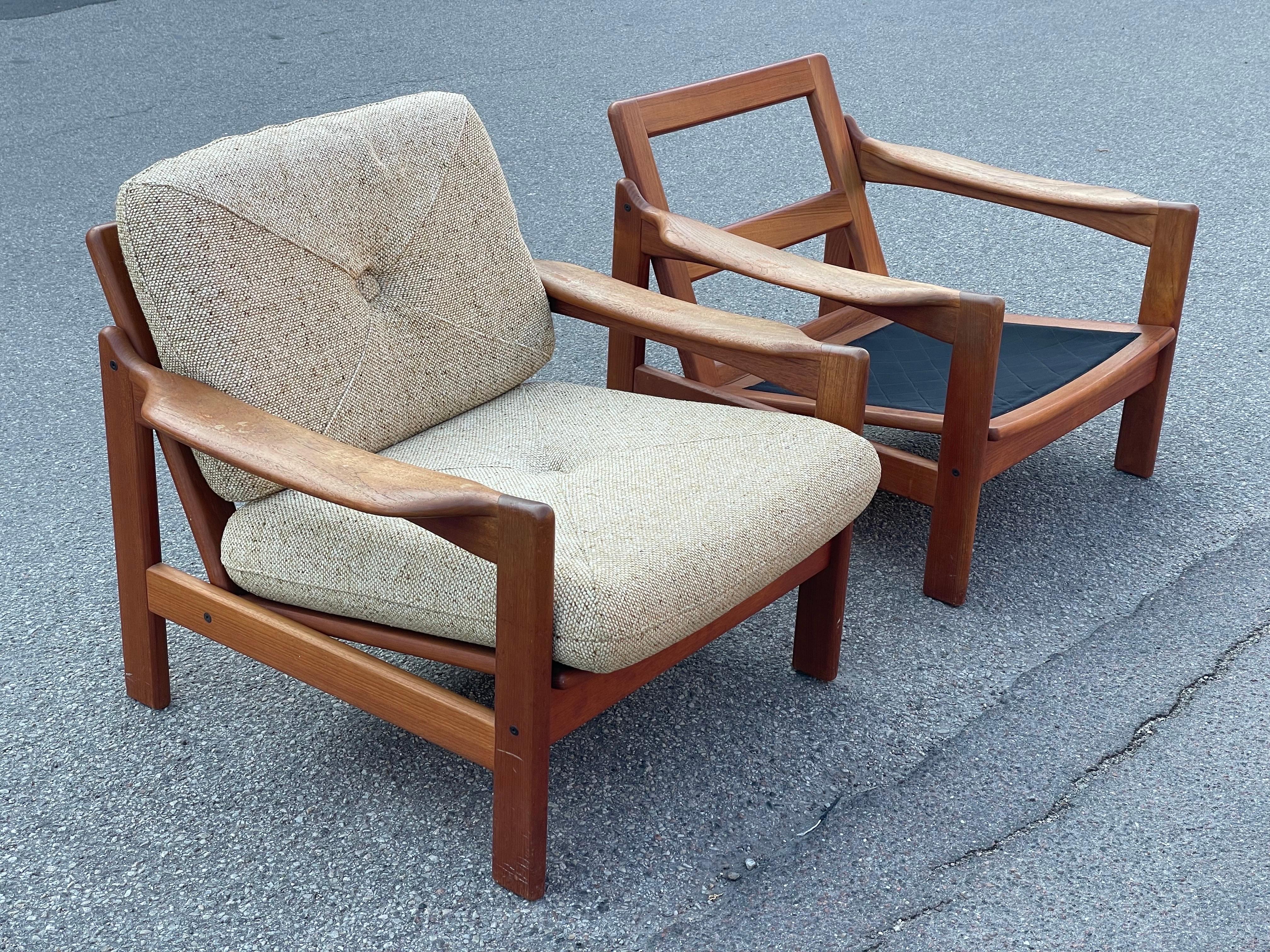 Milieu du XXe siècle Paire de chaises en teck massif, The Moderns Moderns, Danemark 1960's en vente