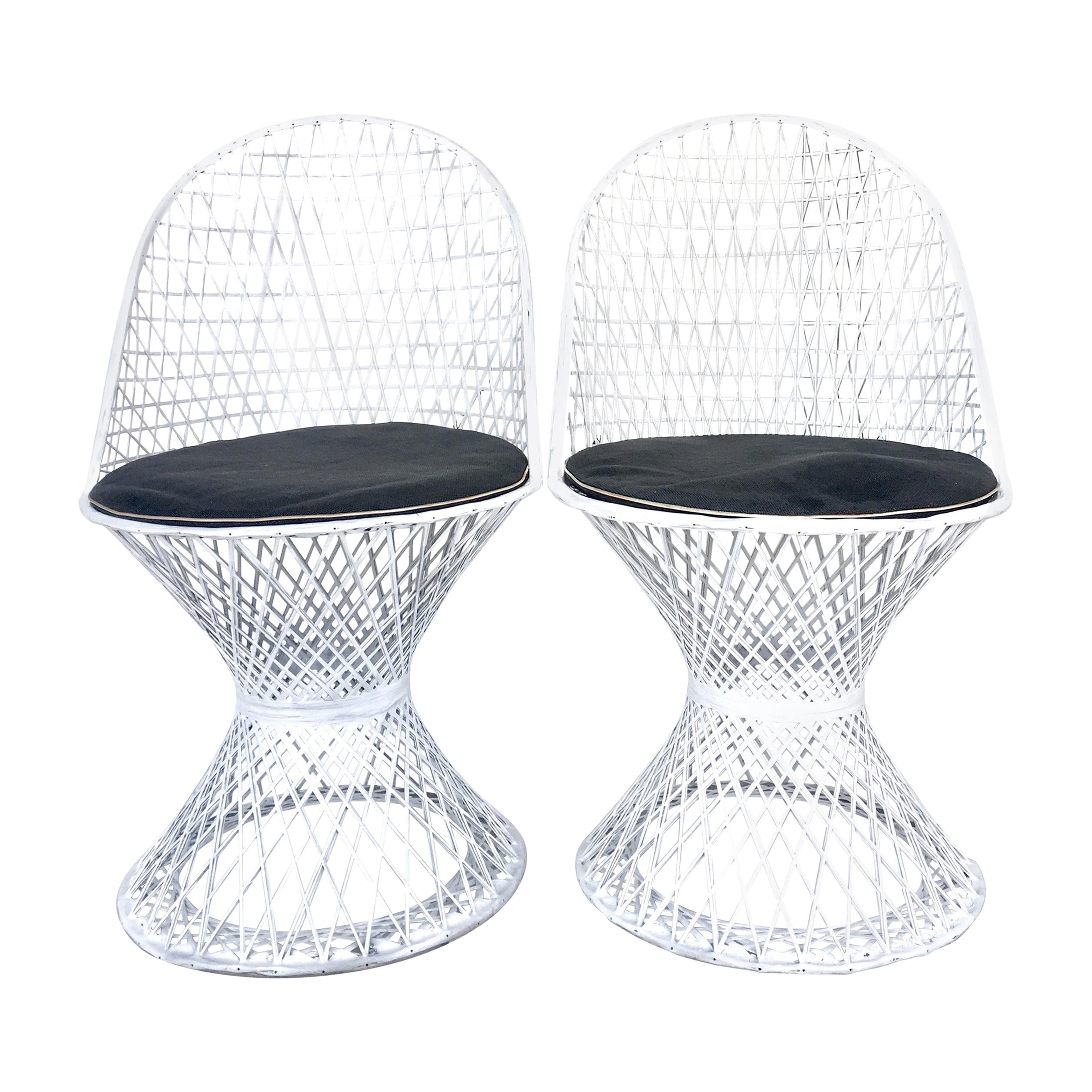 Mid-Century Modern Pair of Spun Fiberglass Slipper Chairs by Russell Woodard For Sale