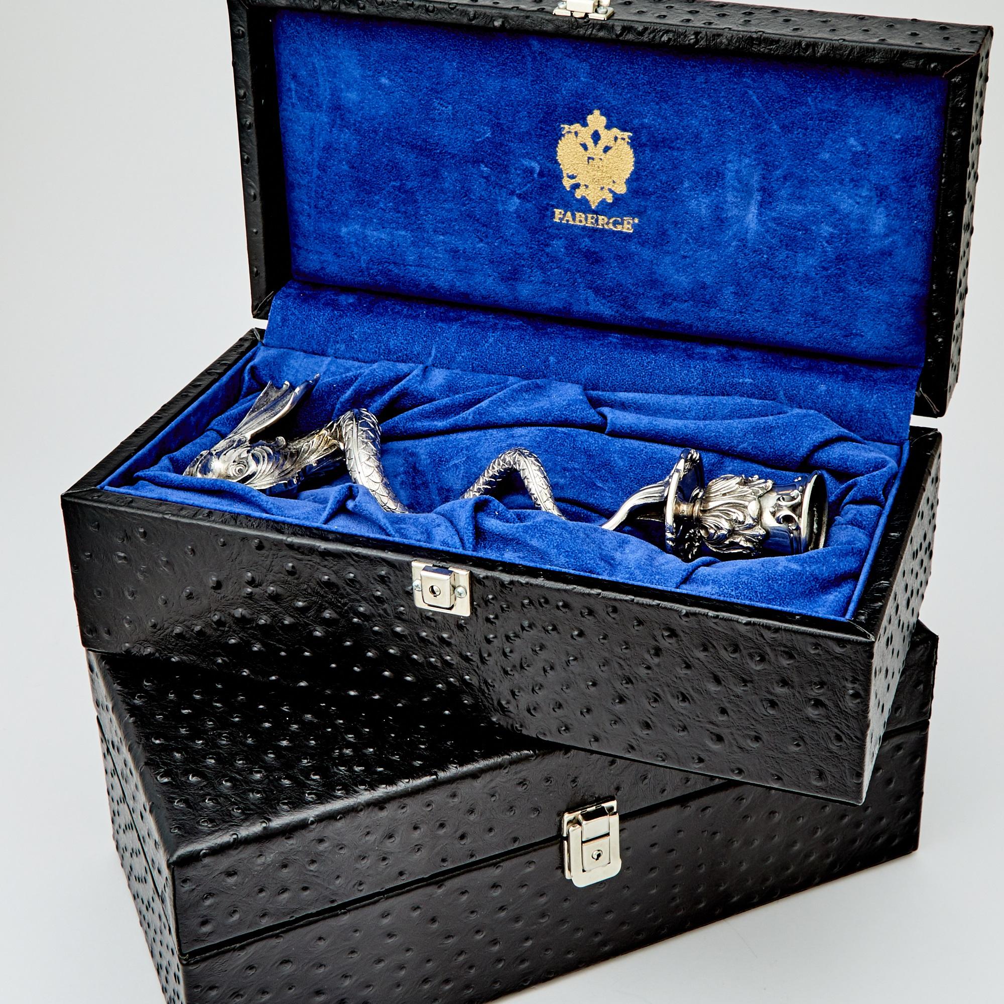Pareja de candelabros de centro de mesa Fabergé, de plata de ley, modernos de mediados de siglo en venta 3
