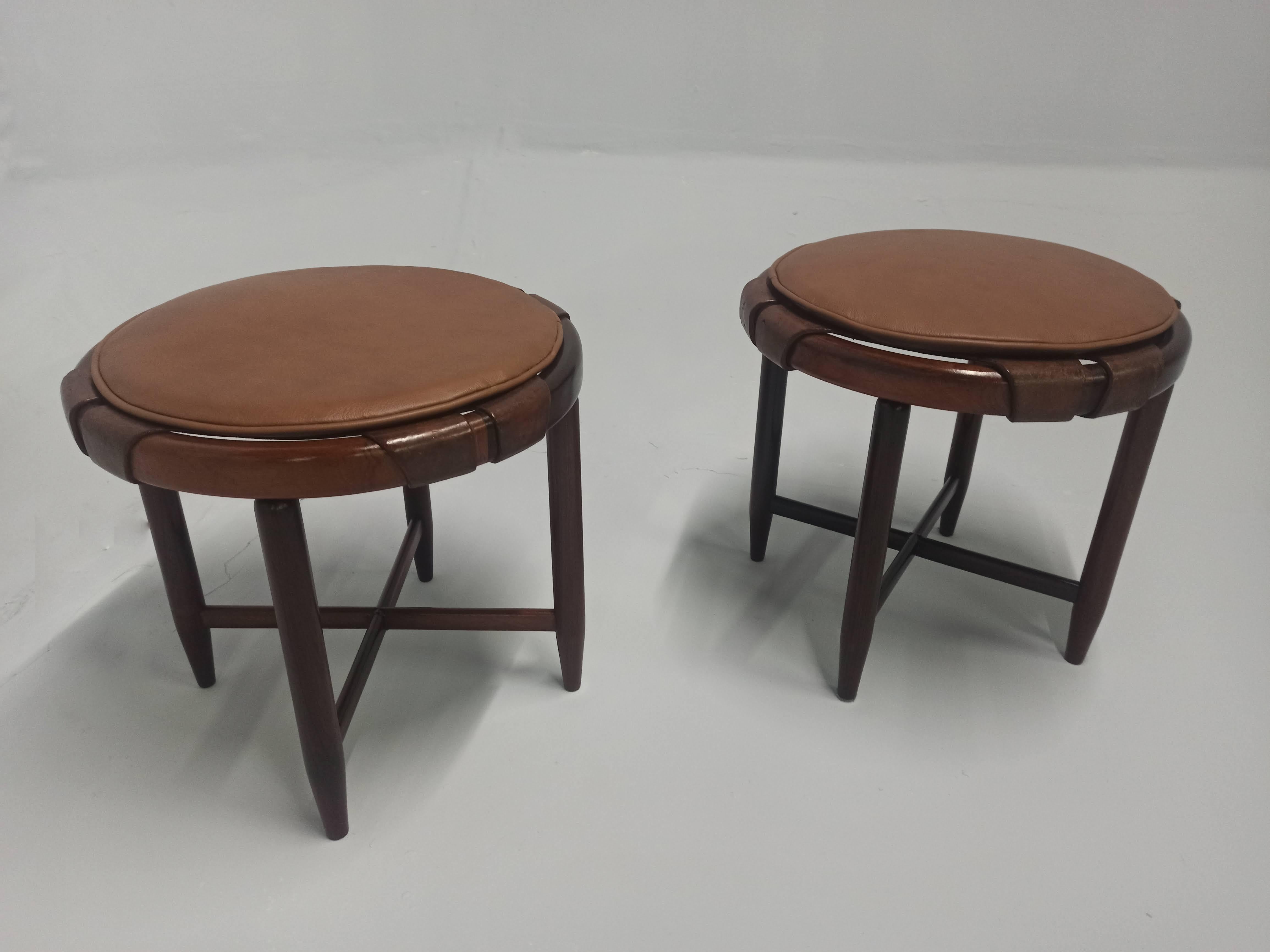 Mid-Century Modern Pair of Stools by Móveis Cantu, Brazil, 1960s In Good Condition In Deerfield Beach, FL