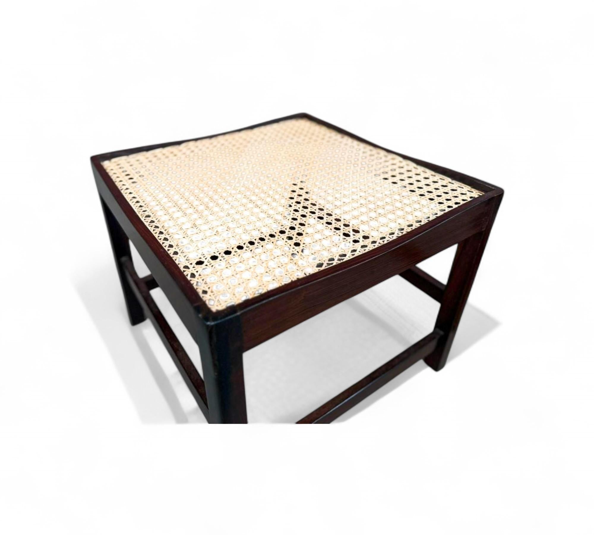 Pareja de taburetes modernos de mediados de siglo en madera dura y caña, Desconocido, Brasil, Años 60 Caña en venta