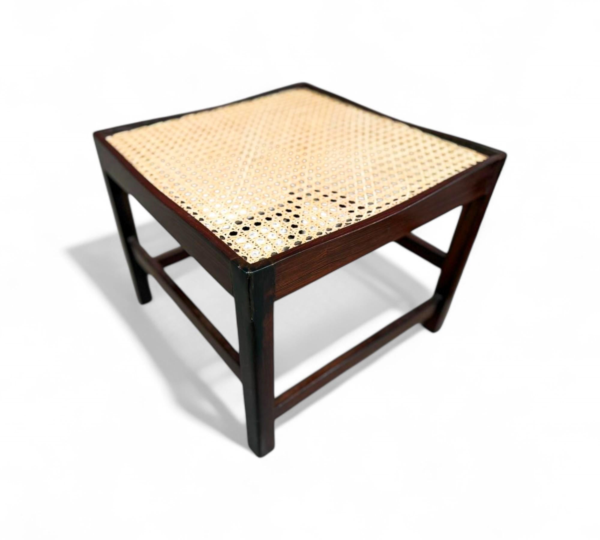 Pareja de taburetes modernos de mediados de siglo en madera dura y caña, Desconocido, Brasil, Años 60 en venta 2