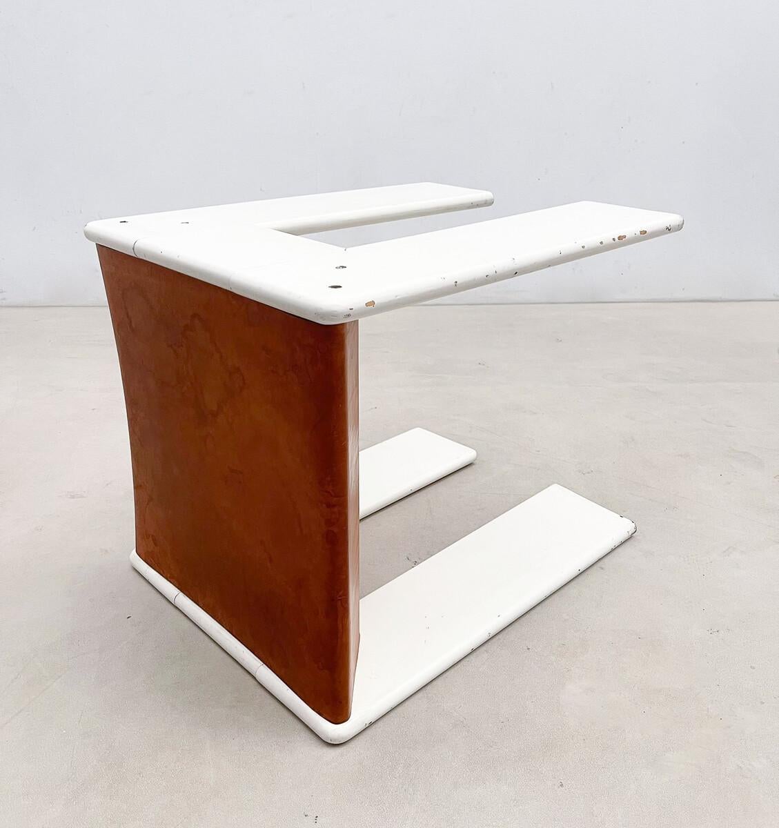 Italian Mid-Century Modern Pair of Stools, White wood and Cognac Leather, Italy, 1960s For Sale