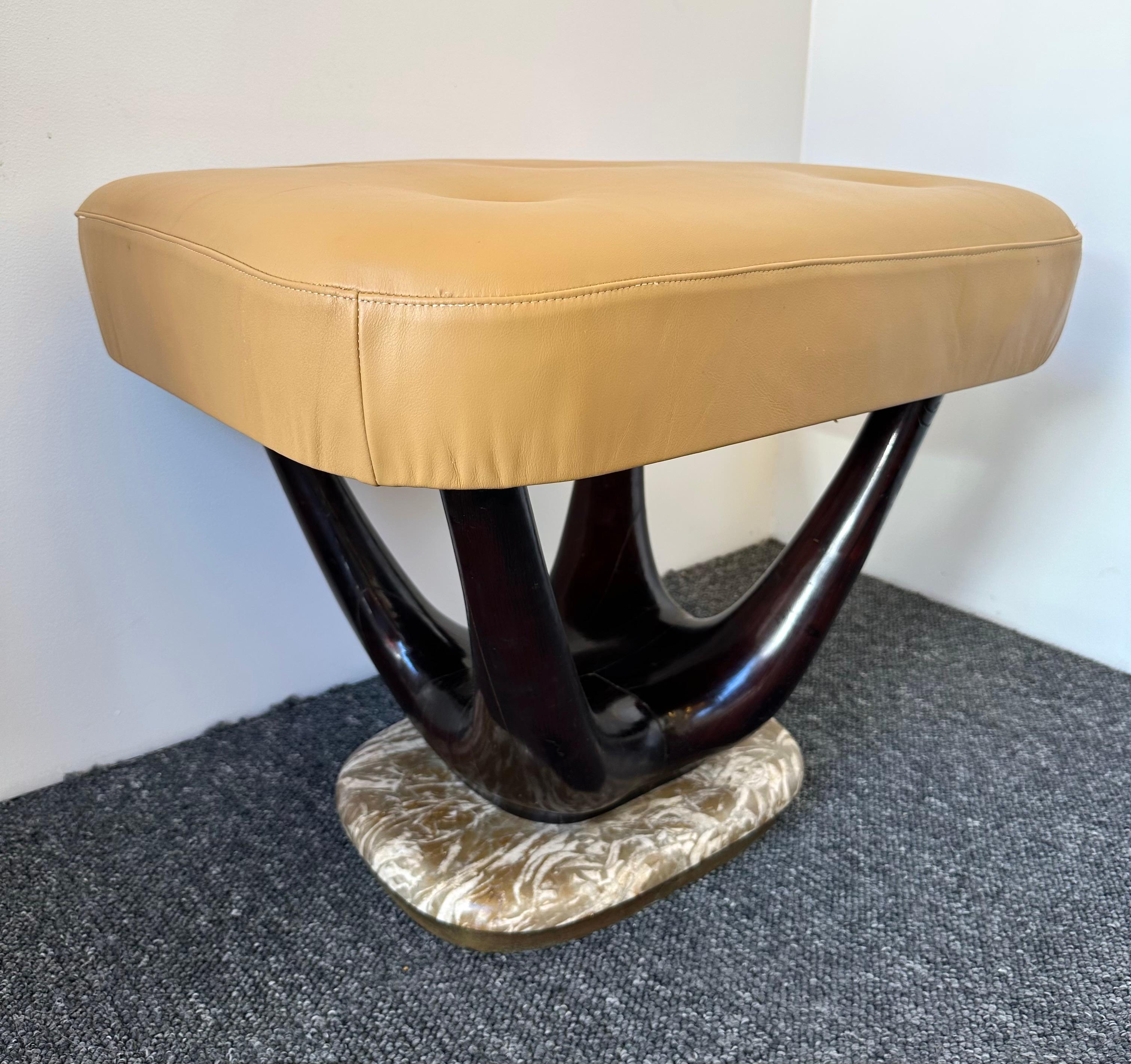 Coppia di sgabelli moderni di metà secolo Wood e Marmo di Dassi.  Italia, anni '50 in vendita 3