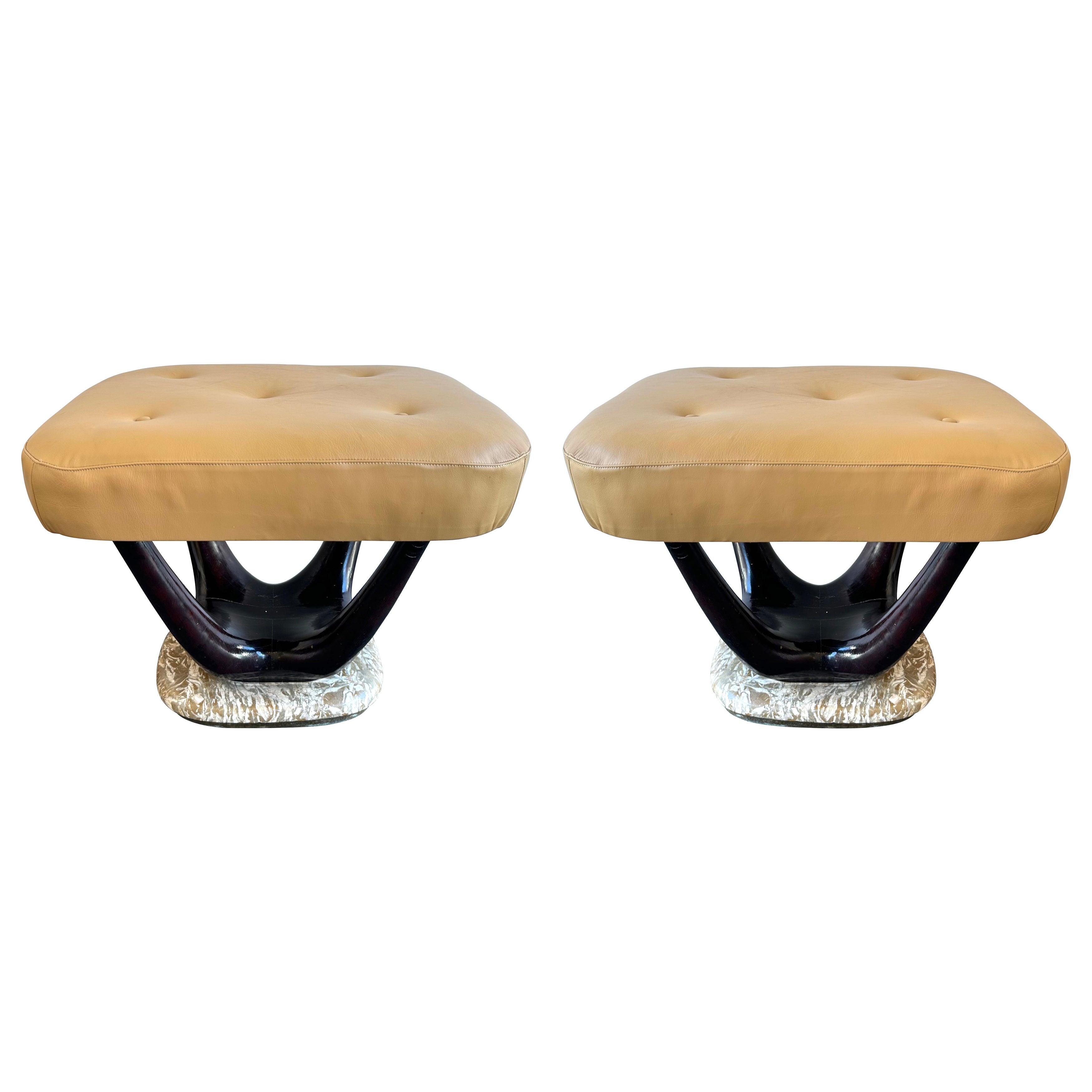 Pareja de taburetes modernos de mediados de siglo de madera y mármol by Dassi.  Italia, años 50
