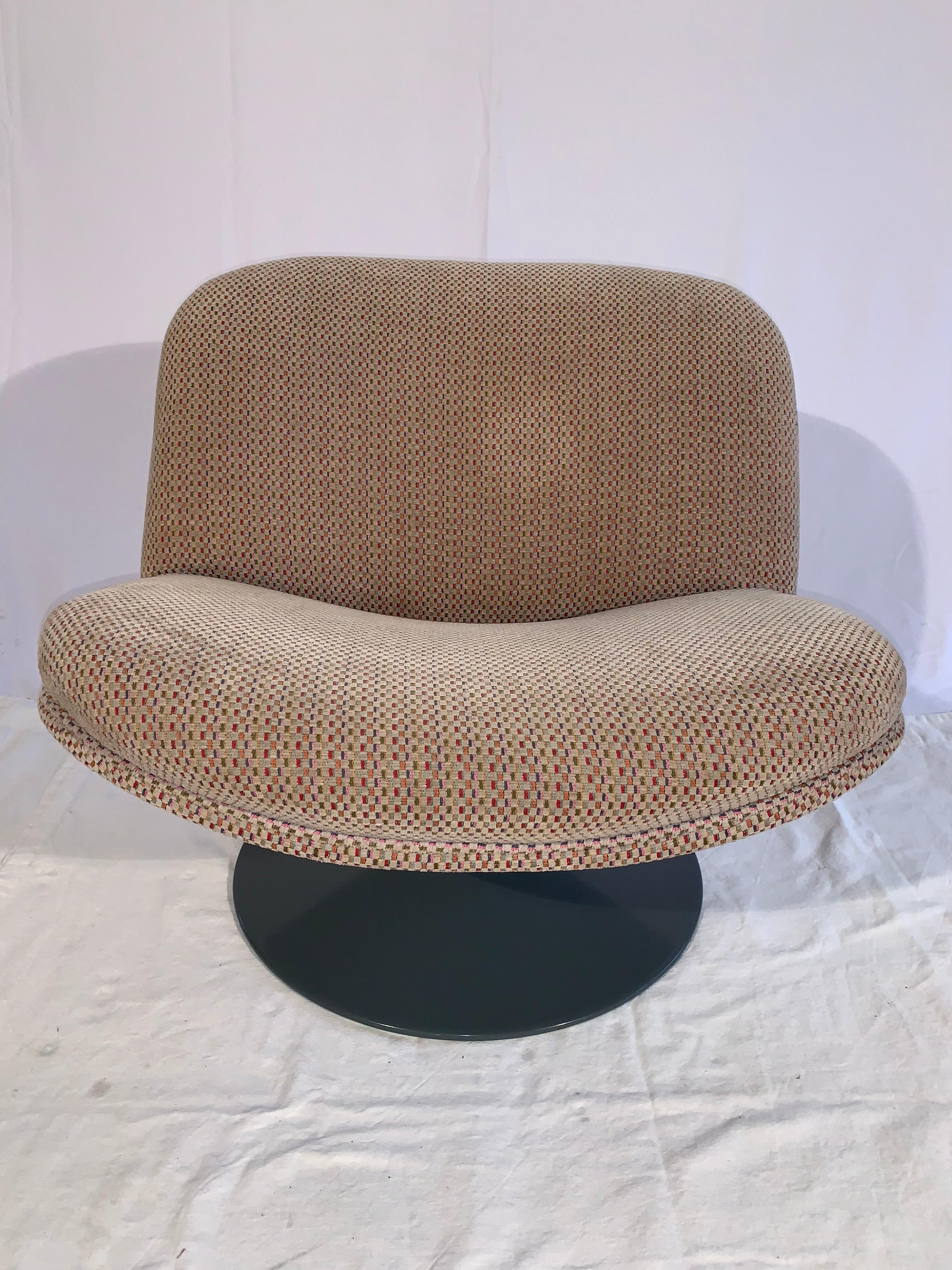 20th Century Mid-Century Modern Pair of Swivel Slipper Chairs for Artifort of Netherlands