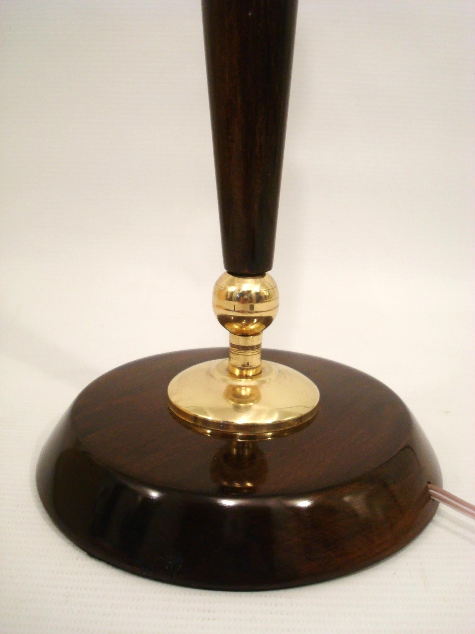 Laiton Paire de lampes de table dans le style de Paavo Tynell, Finlande, années 1950 The Moderns en vente