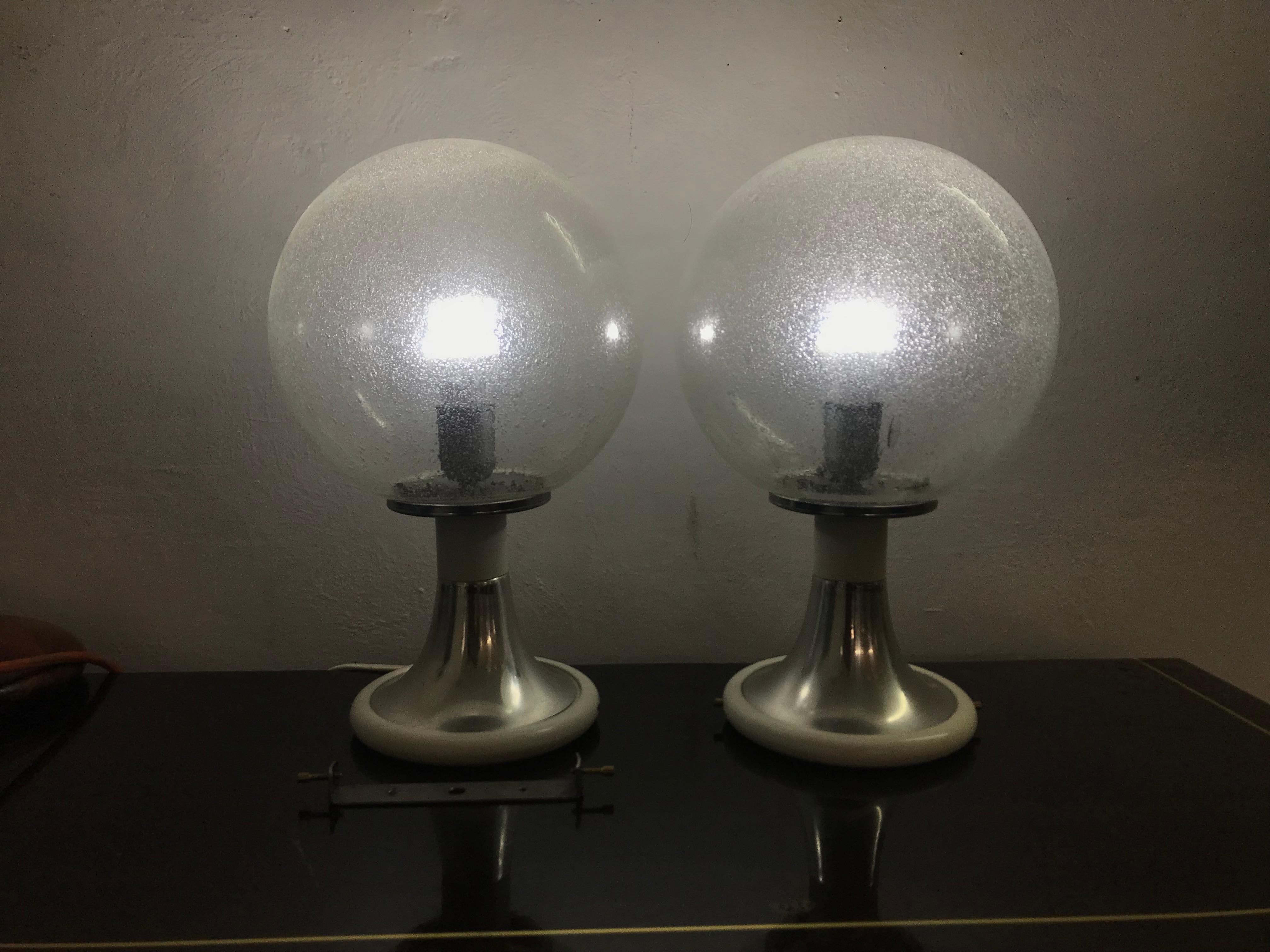 Space Age pair of lamps in hand blown clear ¨Pulegoso¨ technique Murano glass chromed and lacquered (white) metal, manufactured by Targetti Sankey and still retaining the original labels, circa 1970.