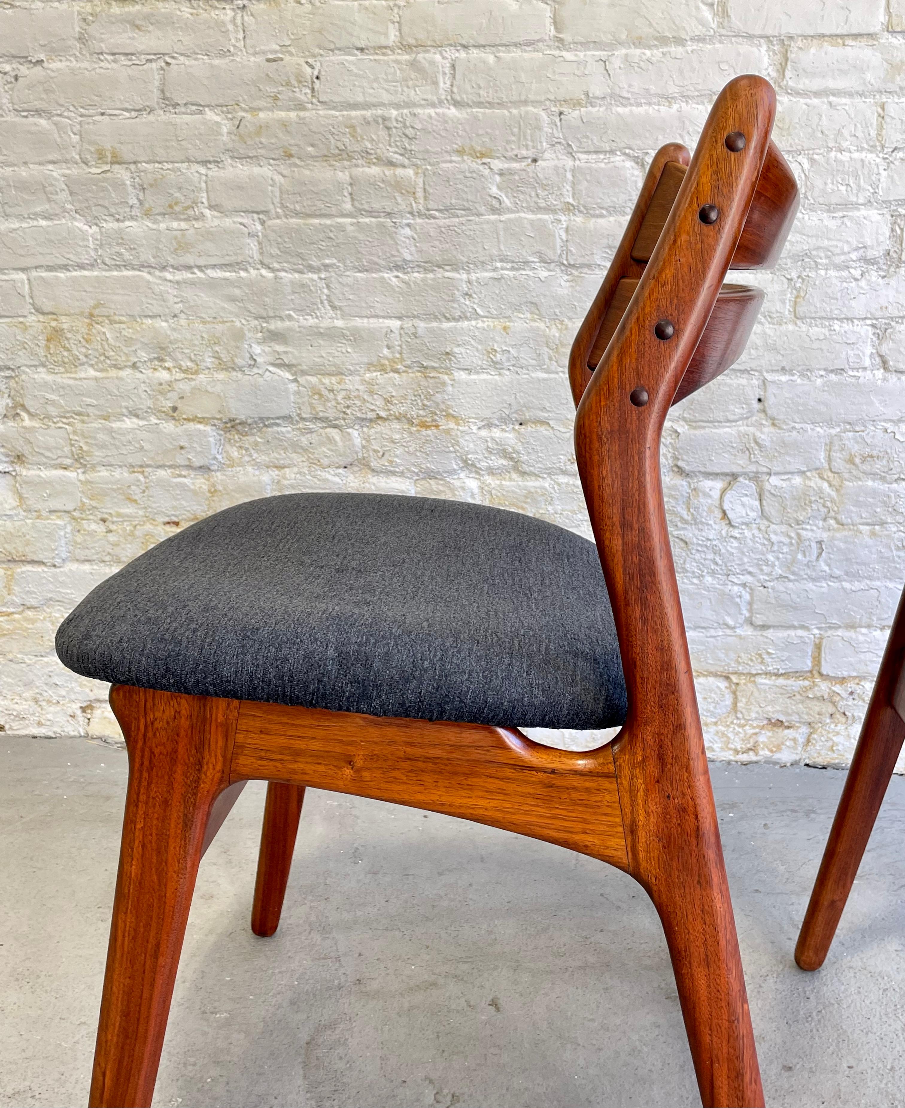 Mid Century MODERN Pair of Teak DINING CHAIR by Erik Buch Christian Christiansen en vente 4