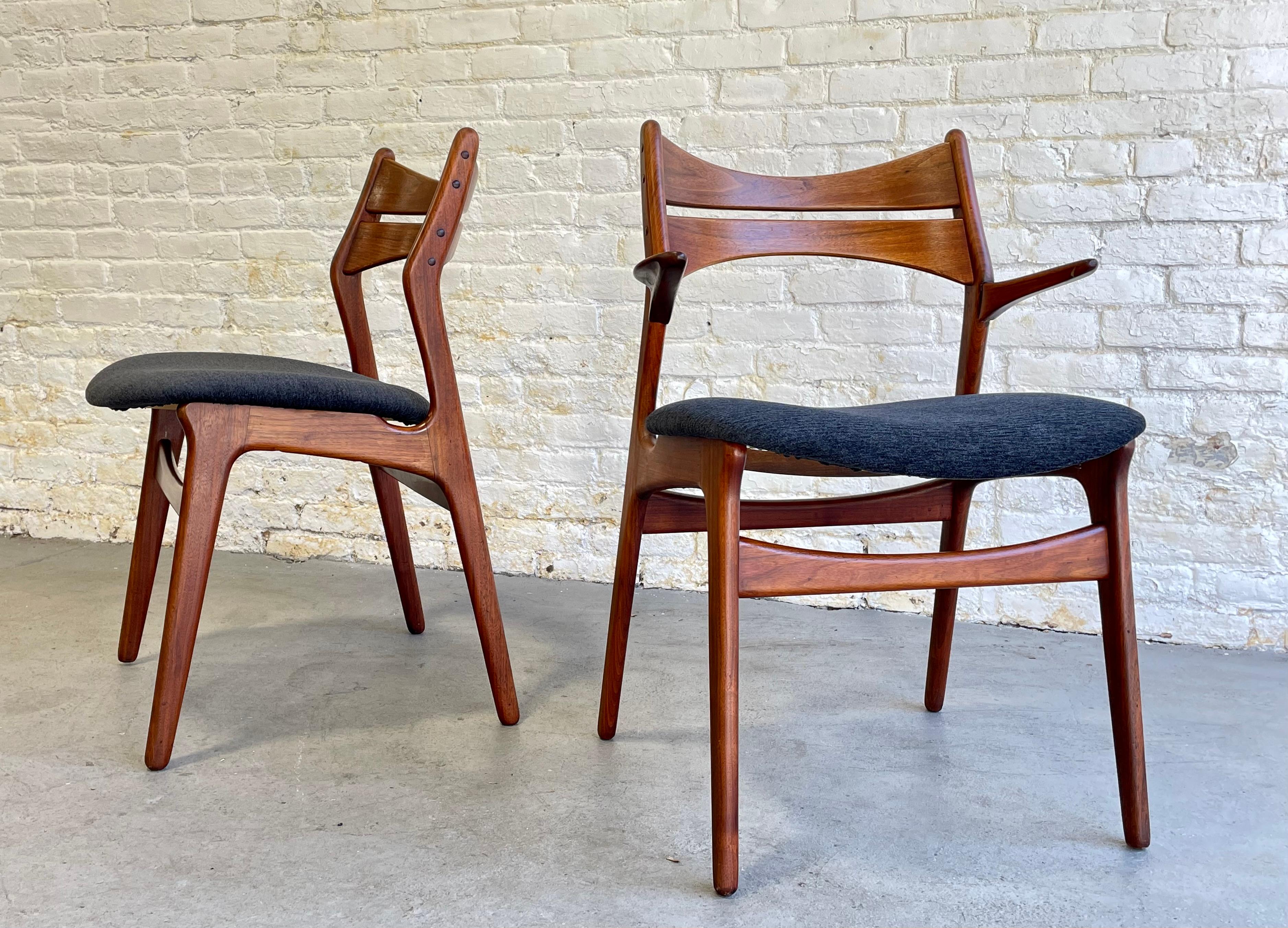 Teck Mid Century MODERN Pair of Teak DINING CHAIR by Erik Buch Christian Christiansen en vente
