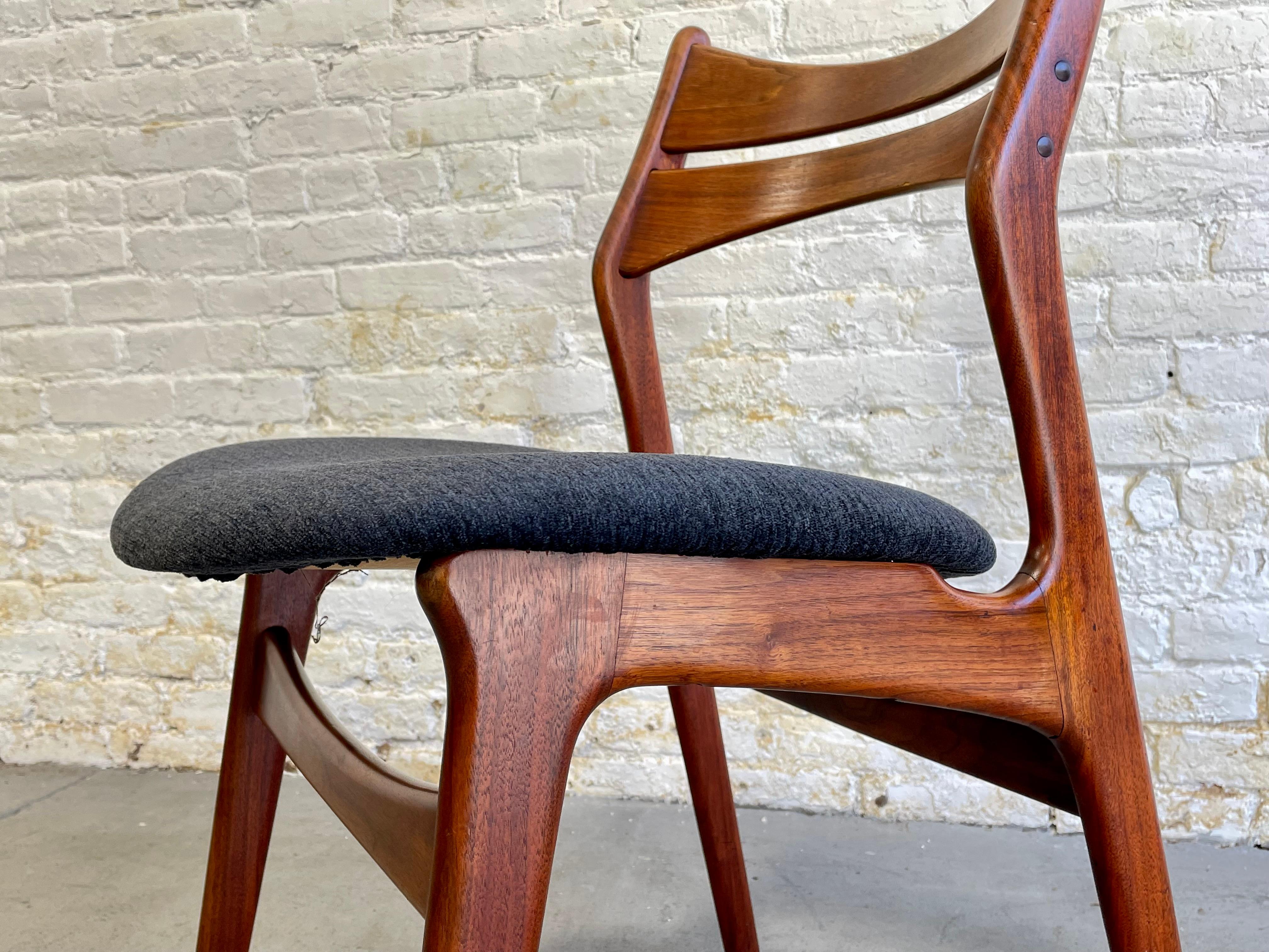 Mid Century MODERN Pair of Teak DINING CHAIR by Erik Buch Christian Christiansen en vente 1