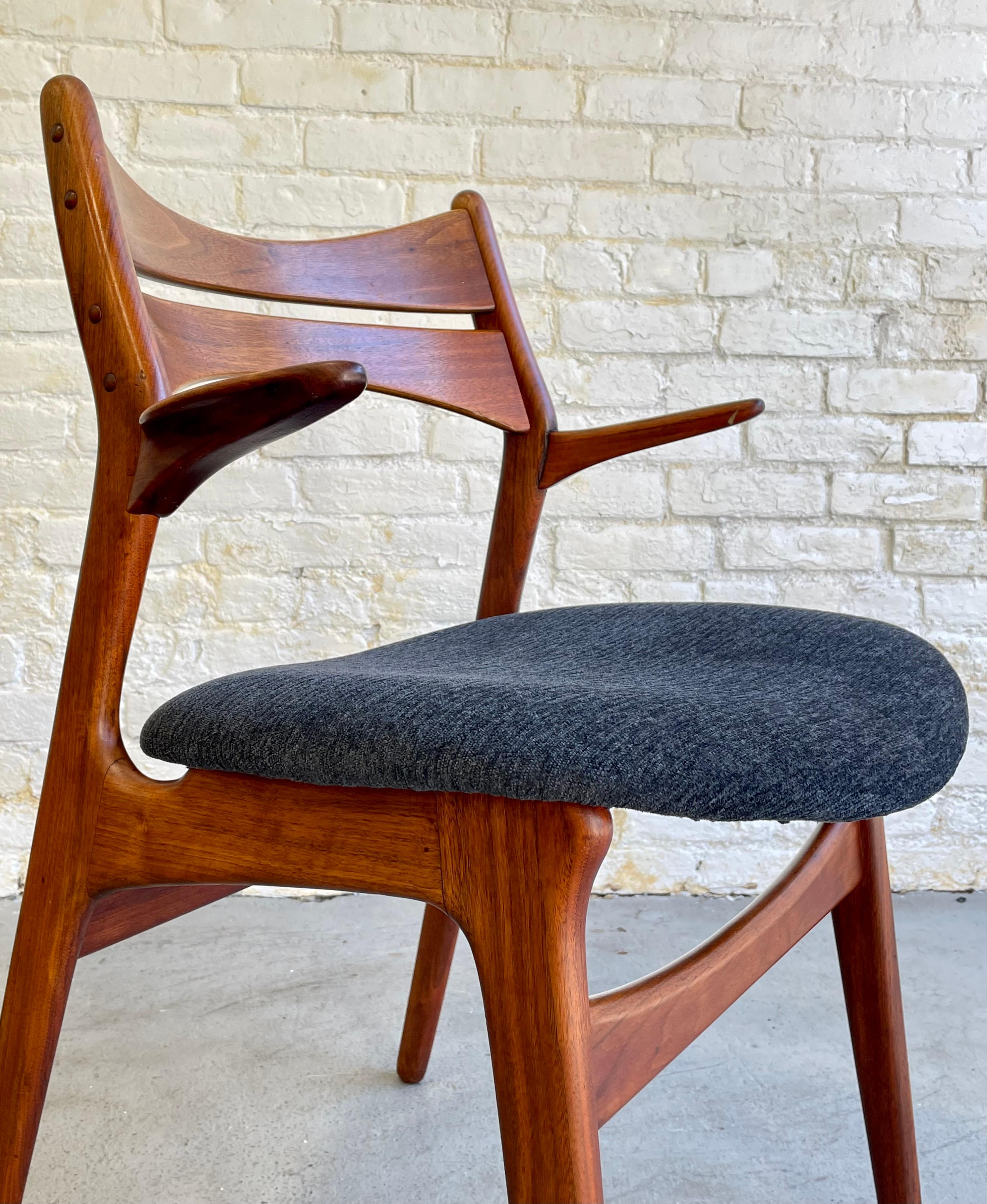 Mid Century MODERN Pair of Teak DINING CHAIR by Erik Buch Christian Christiansen en vente 2