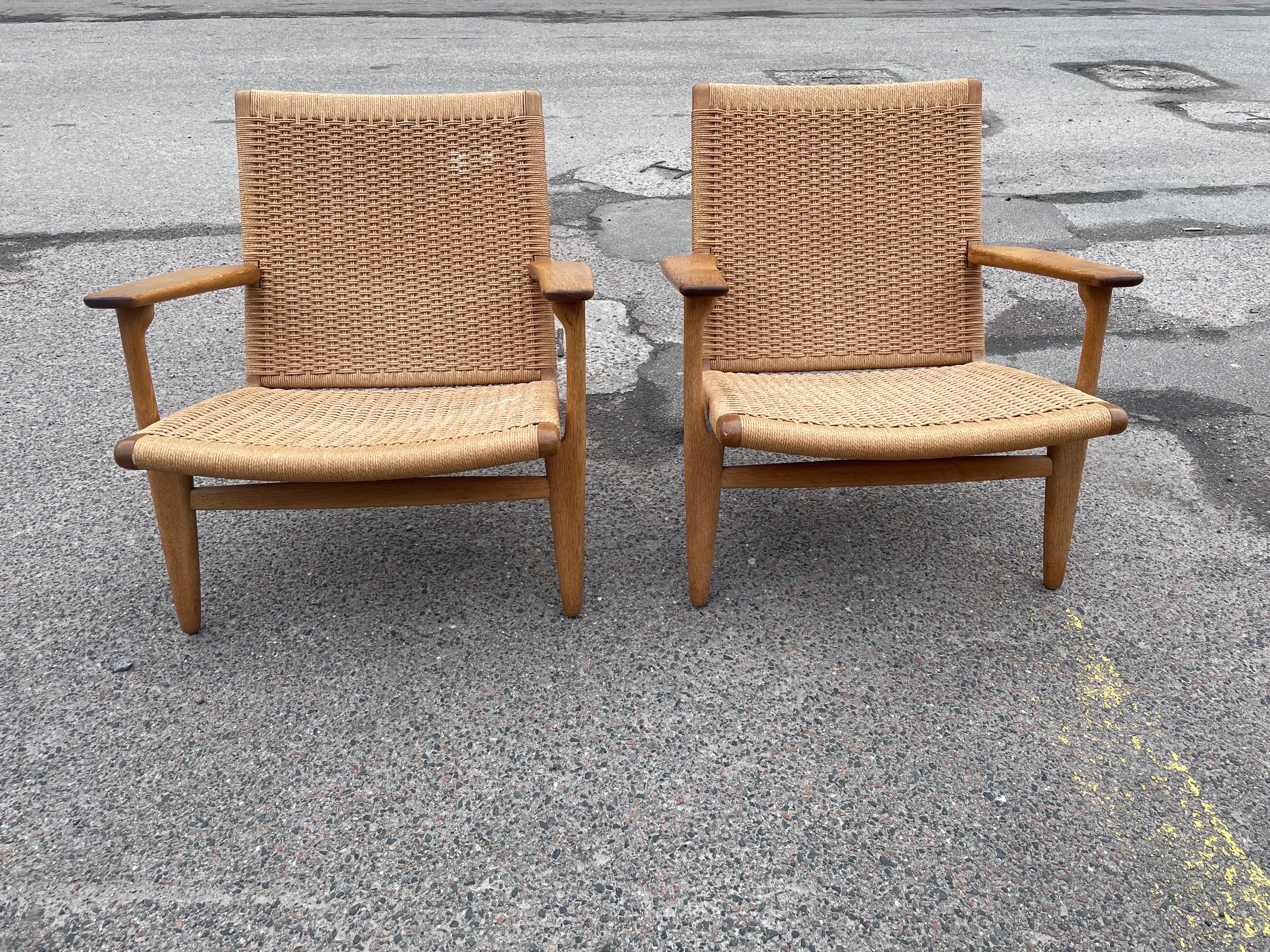 Mid-Century Modern Pair of the Original Oak Lounge Chair Ch25 by Hans Wegner 1
