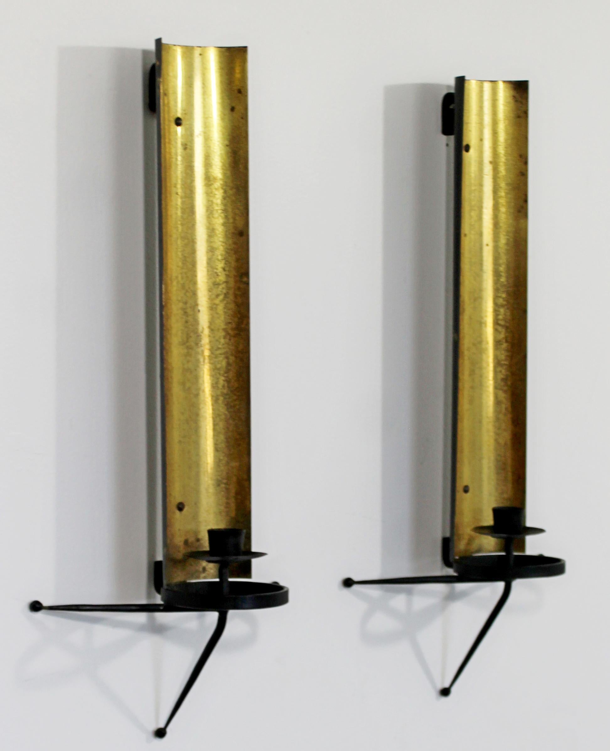 American Mid-Century Modern Pair of Tony Paul Brass and Black Metal Wall Sconces, 1950s