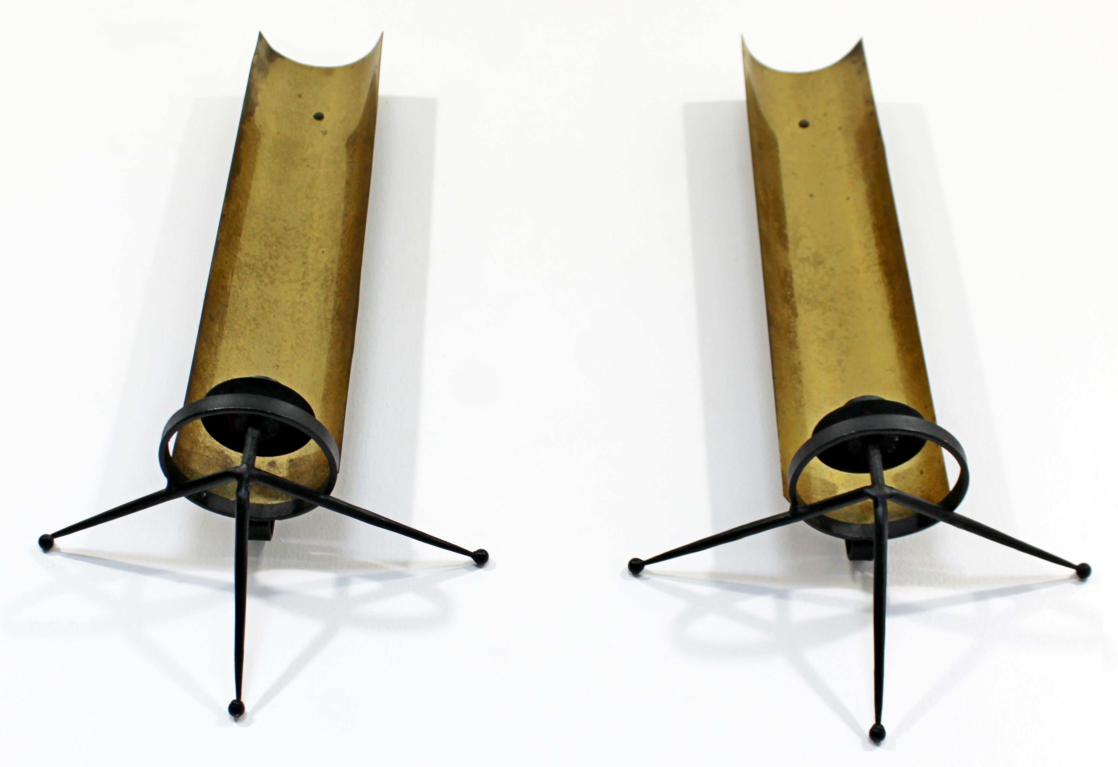 Mid-20th Century Mid-Century Modern Pair of Tony Paul Brass and Black Metal Wall Sconces, 1950s