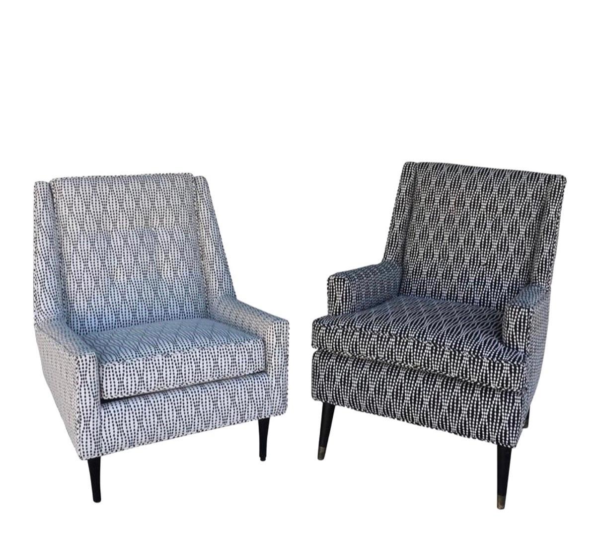 Milieu du XXe siècle Paire de fauteuils de salon de télévision modernes du milieu du siècle dernier en tissu géométrique noir/blanc en vente