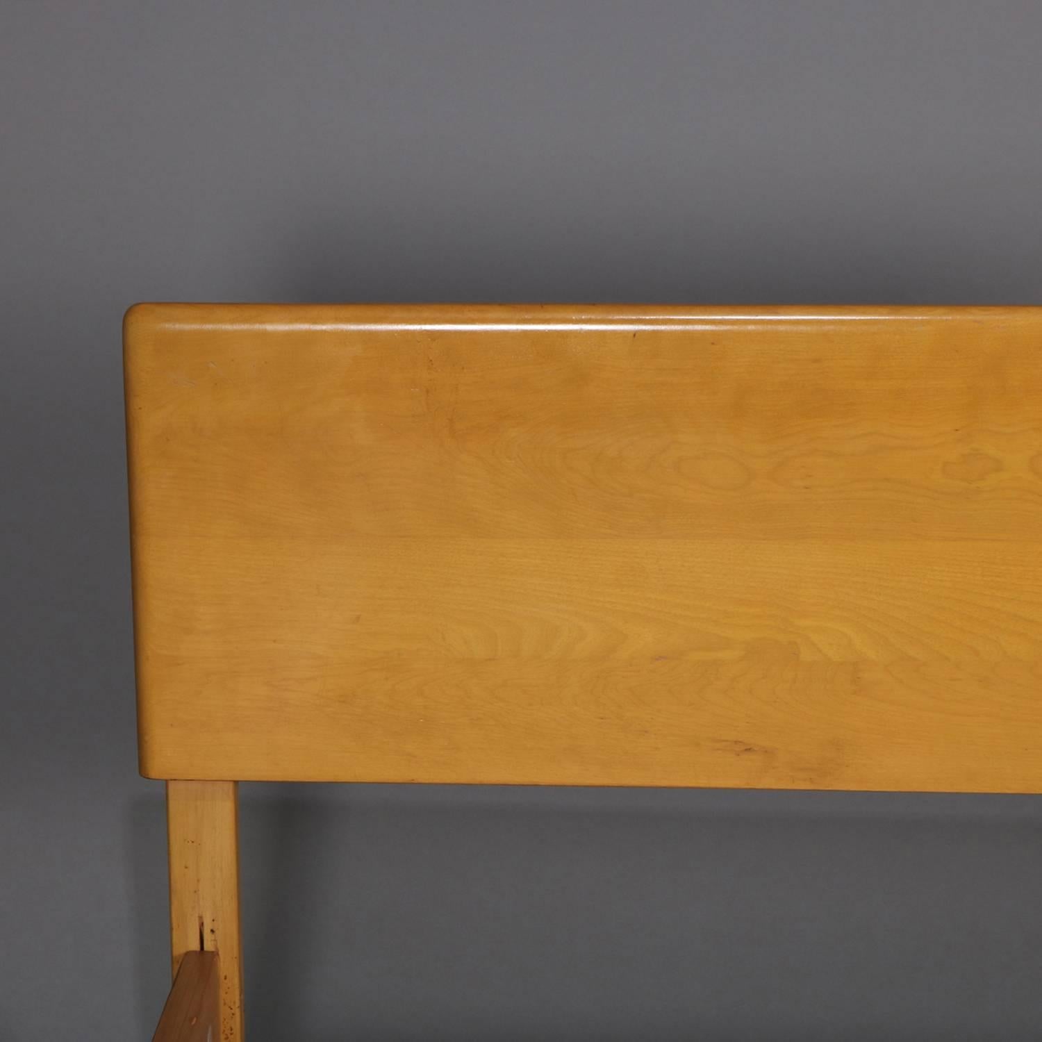 Mid-Century Modern Pair of Twin Bed Frames, Wheat Finish, Mid-20th Century In Good Condition In Big Flats, NY